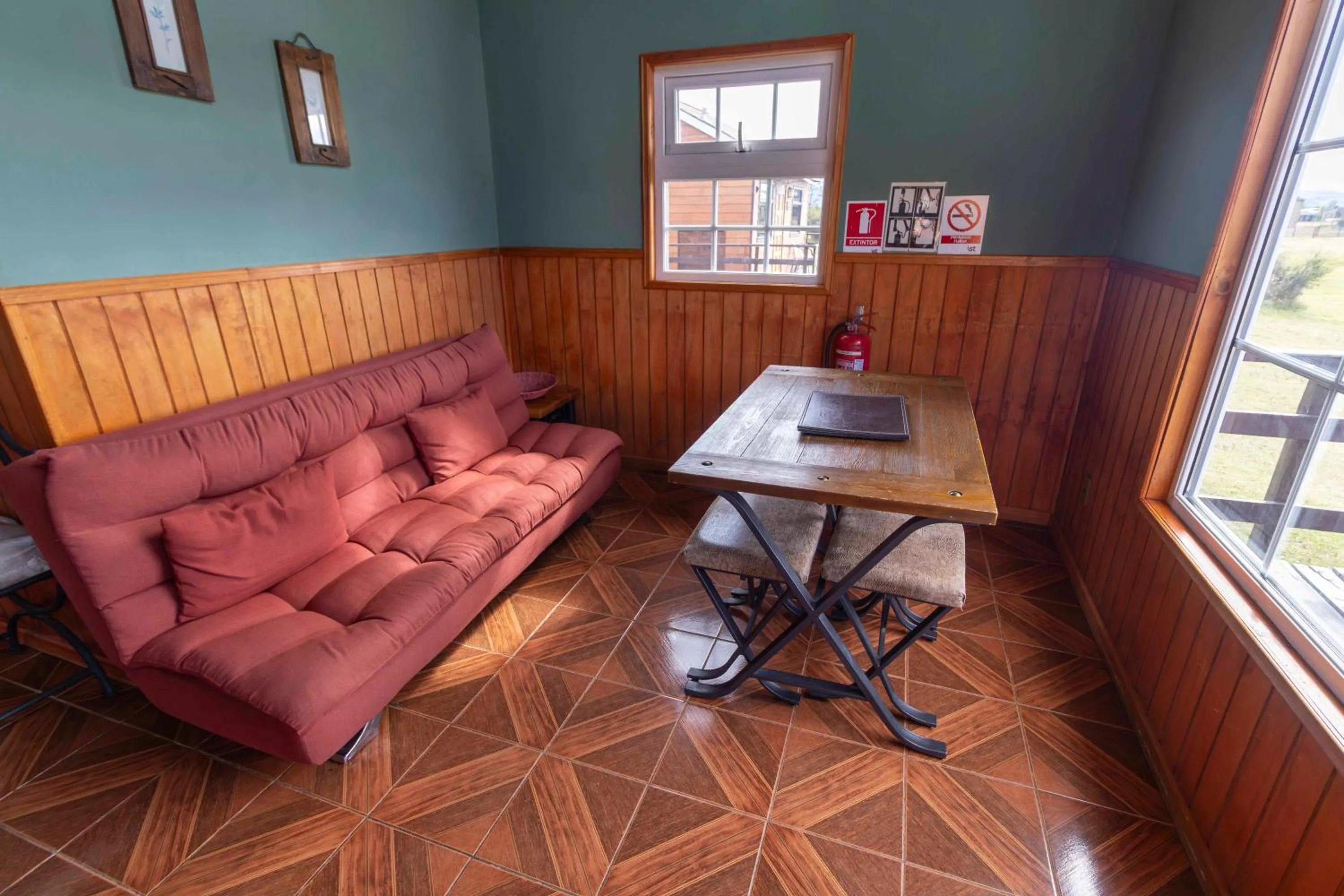 Living room in Cabañas Lago Tyndall