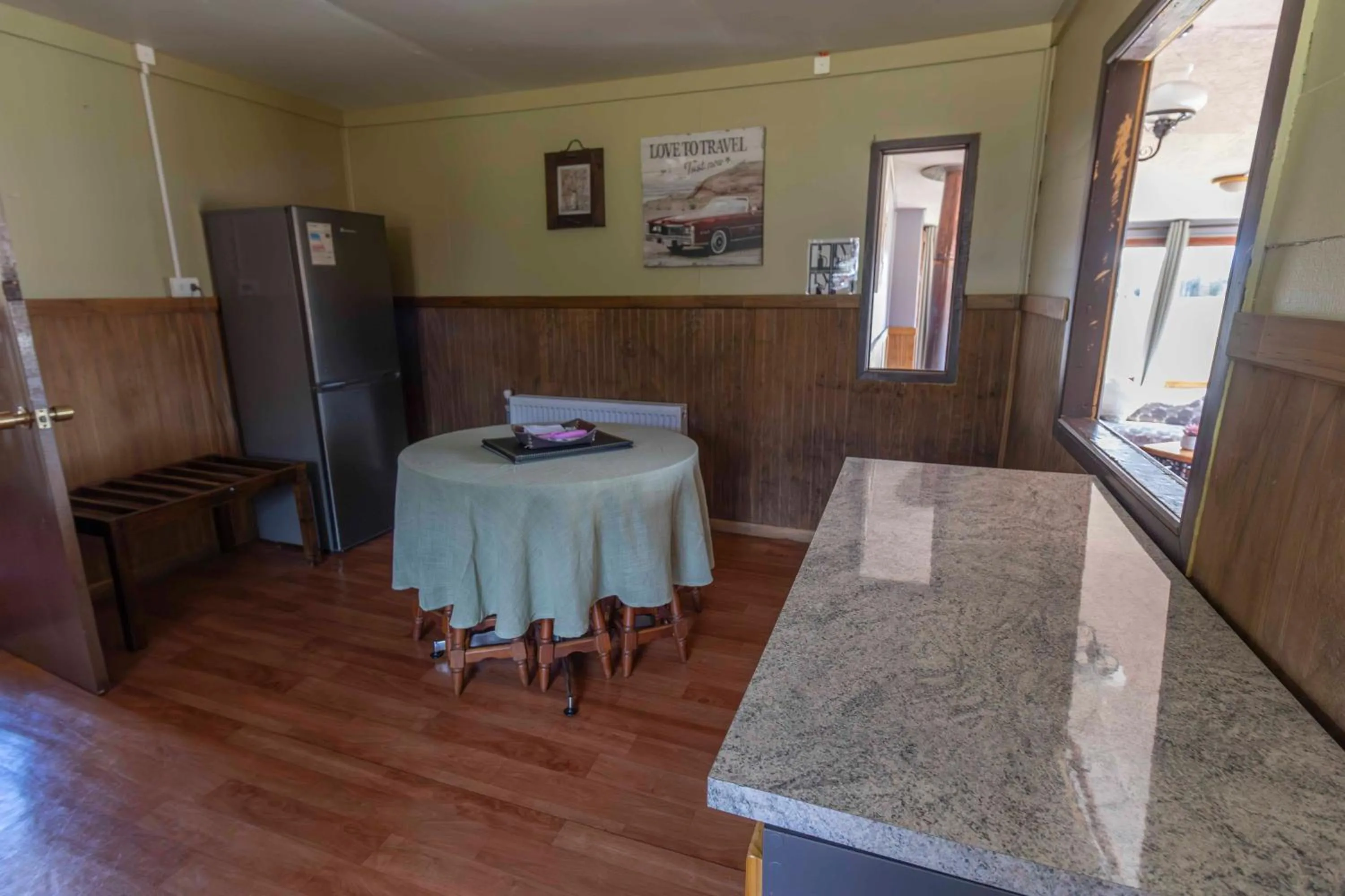 Dining area in Cabañas Lago Tyndall