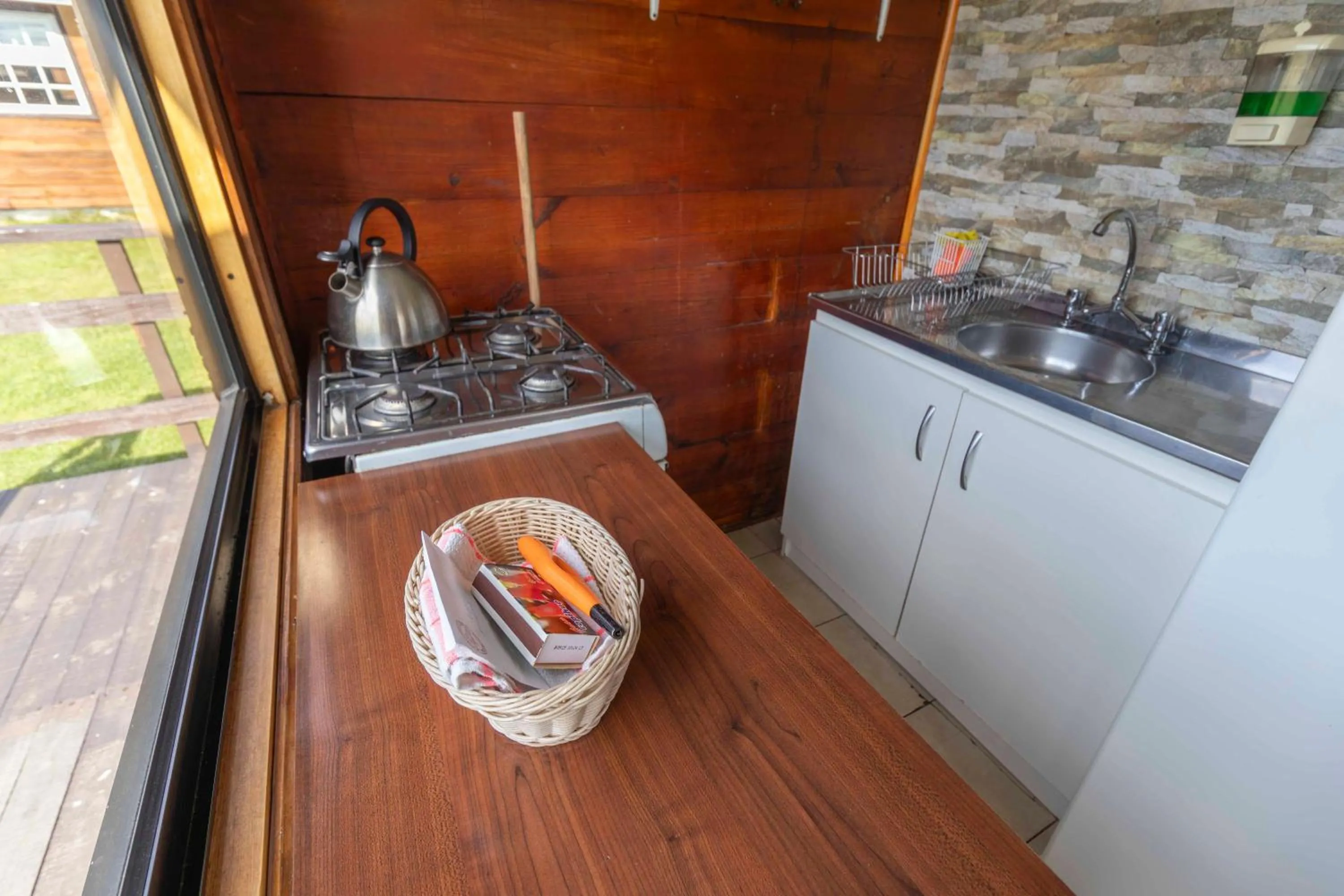 Kitchen or kitchenette in Cabañas Lago Tyndall