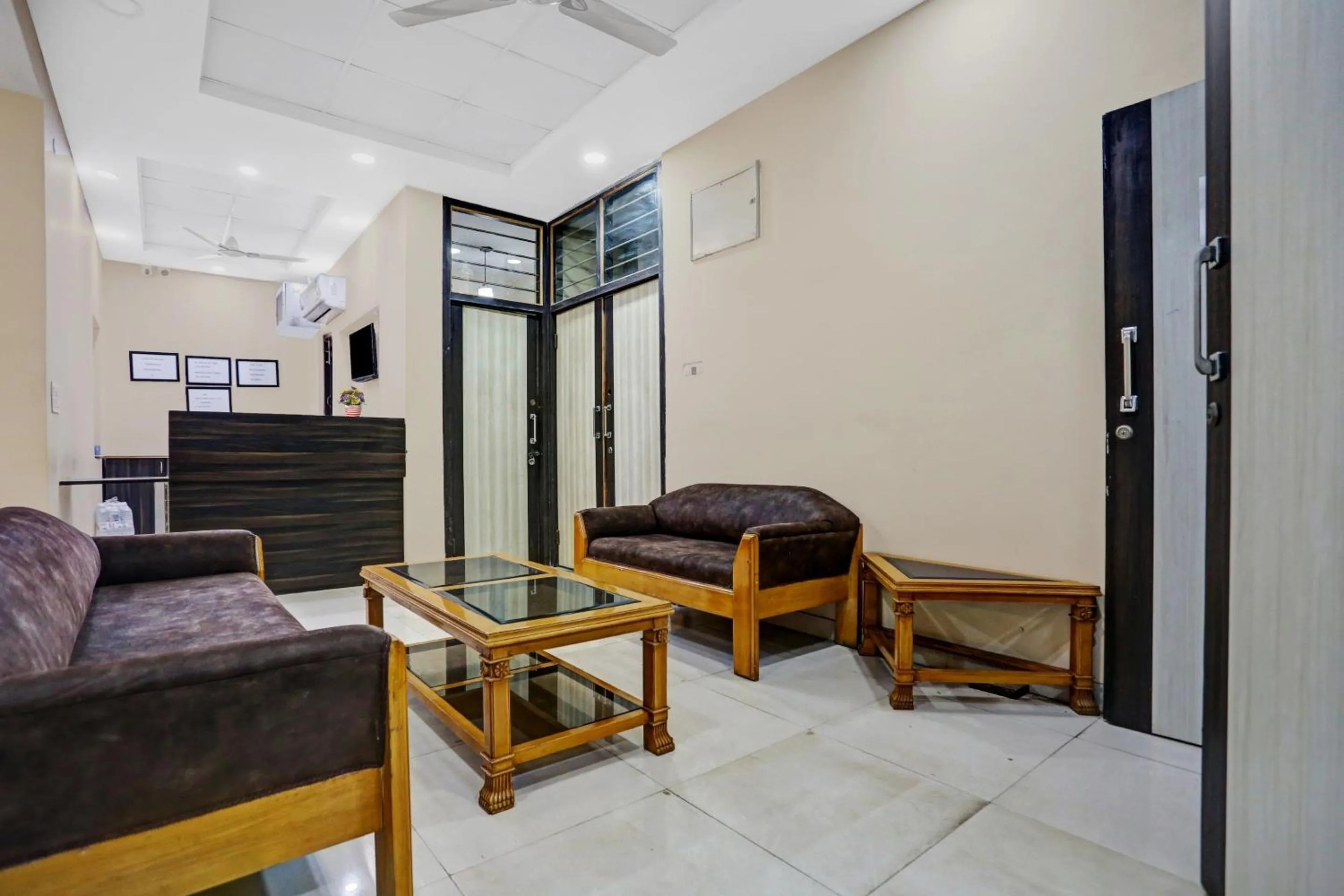 Lobby or reception in Collection O Metro View Ashok Vihar Near Shalimar Bagh Metro Station