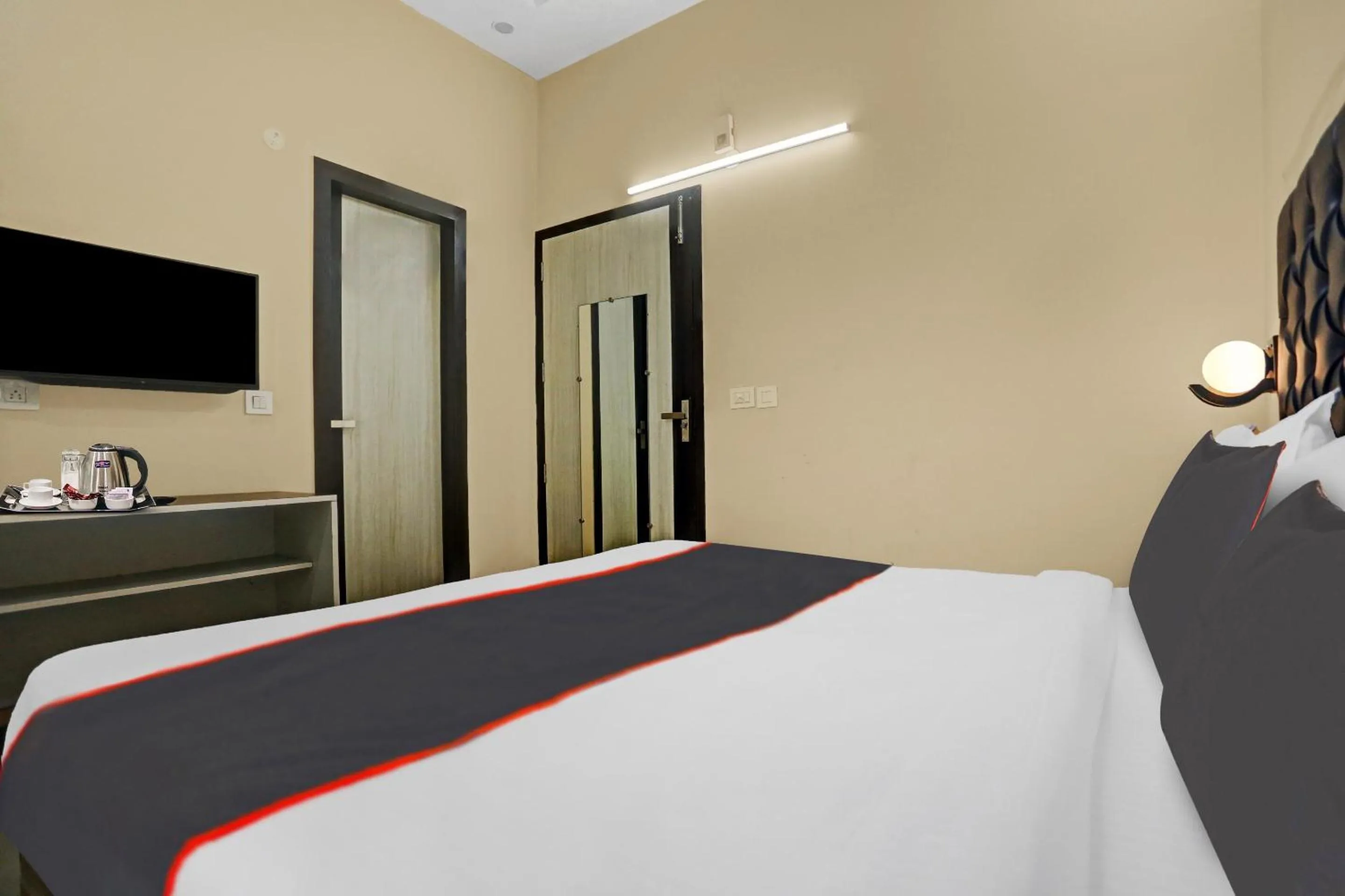 Bedroom in Collection O Metro View Ashok Vihar Near Shalimar Bagh Metro Station