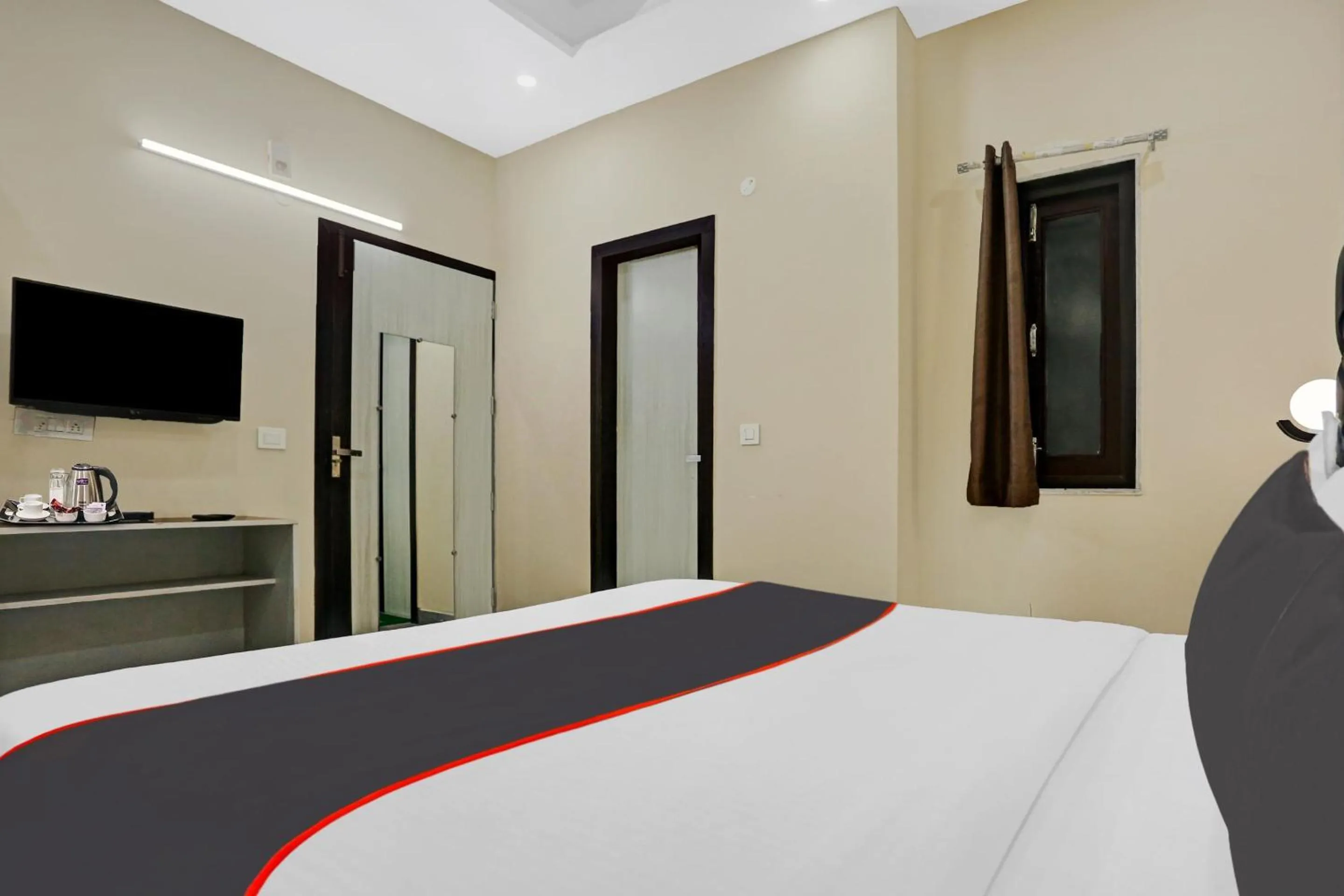 Bedroom in Collection O Metro View Ashok Vihar Near Shalimar Bagh Metro Station