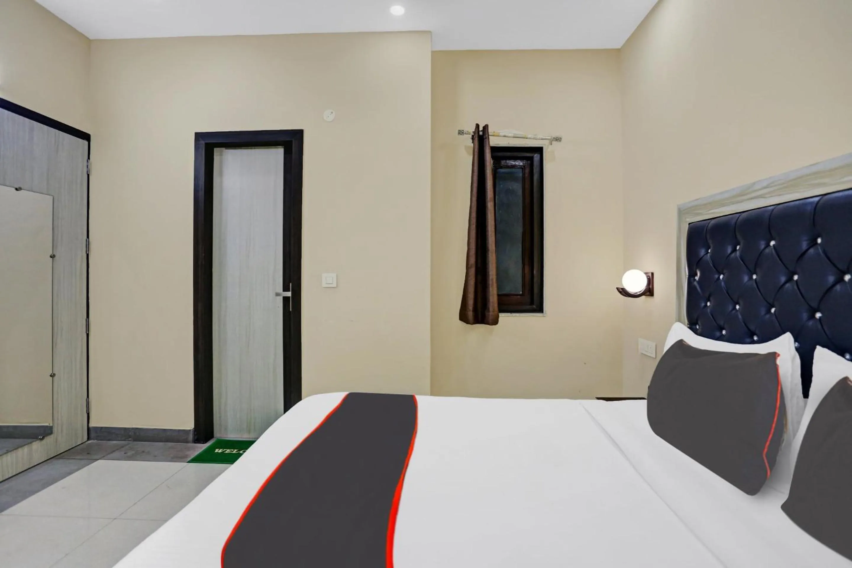 Bedroom in Collection O Metro View Ashok Vihar Near Shalimar Bagh Metro Station