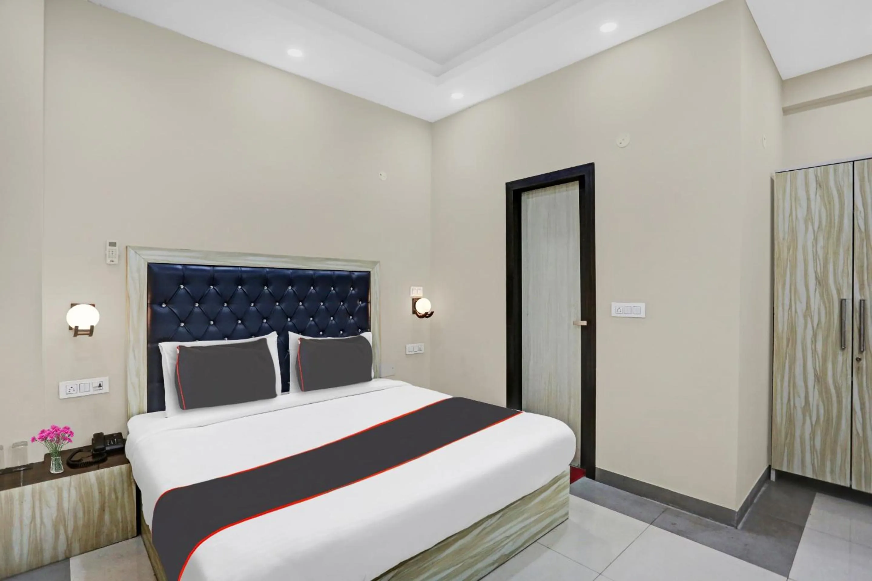 Bedroom in Collection O Metro View Ashok Vihar Near Shalimar Bagh Metro Station