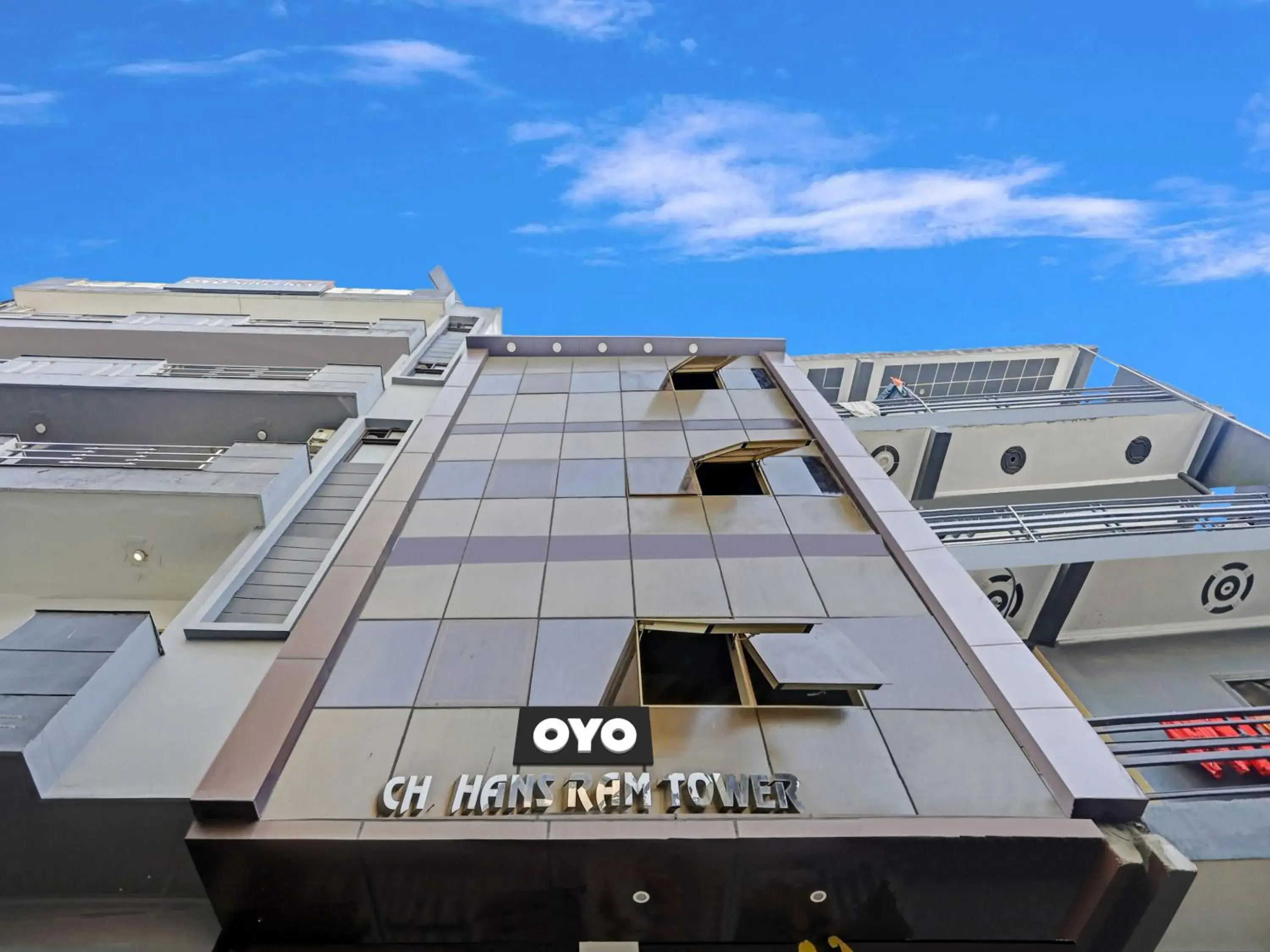 Facade/entrance in SPOT ON Mt White House Facade/entrance in SPOT ON Mt White House