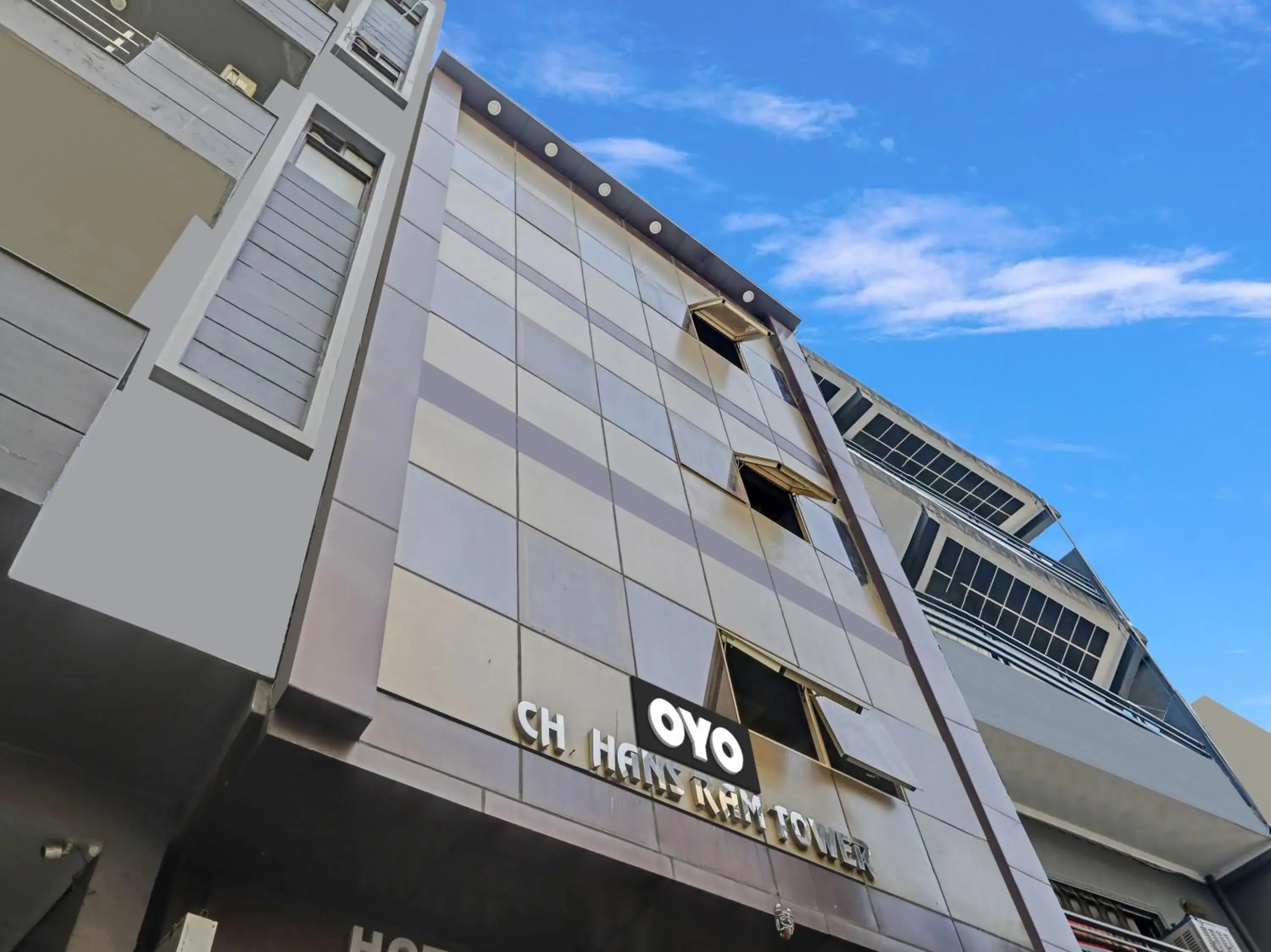 Facade/entrance in SPOT ON Mt White House Facade/entrance in SPOT ON Mt White House