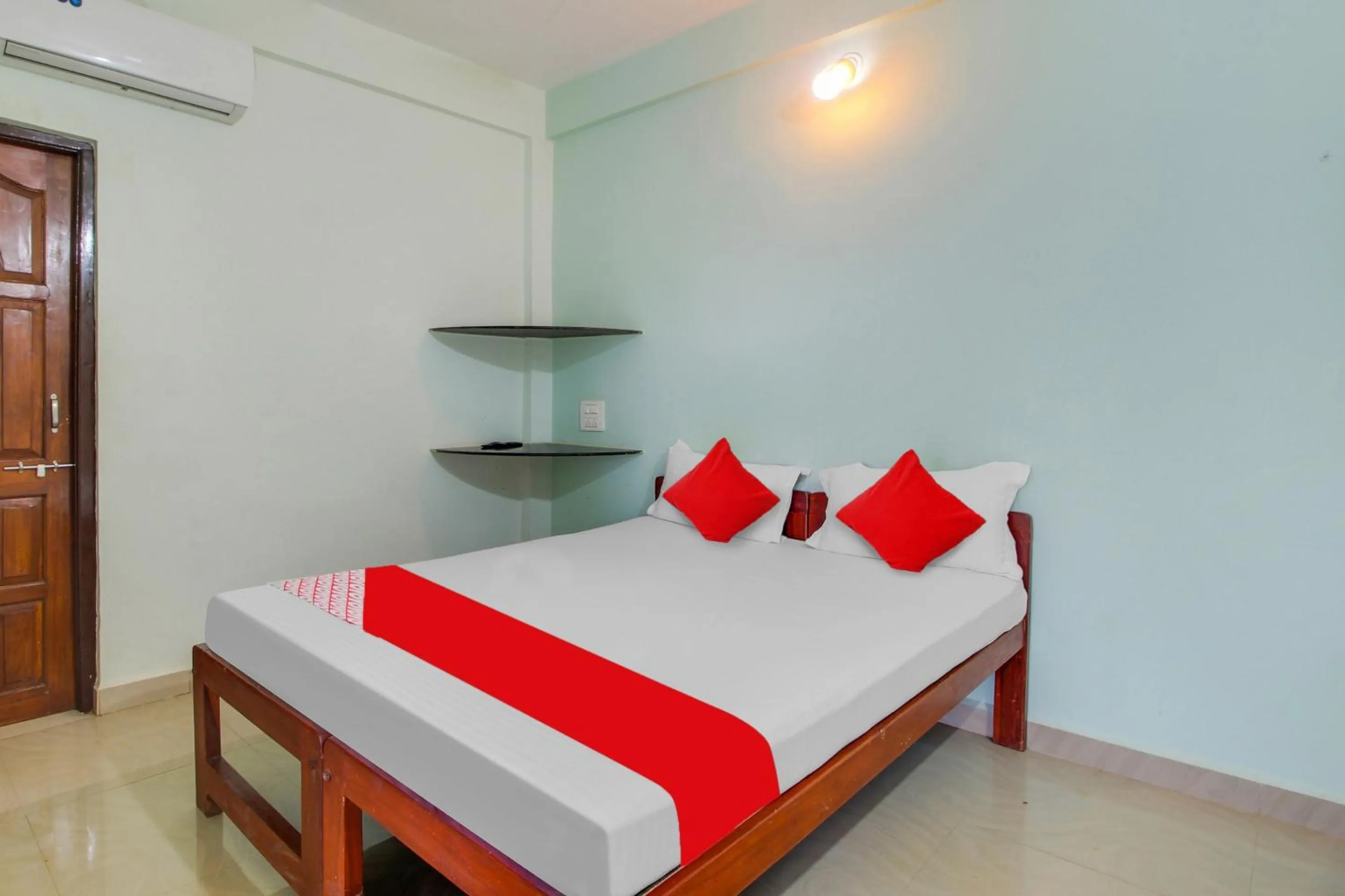 Bedroom, Bed in Hotel O K S Inn Hotel