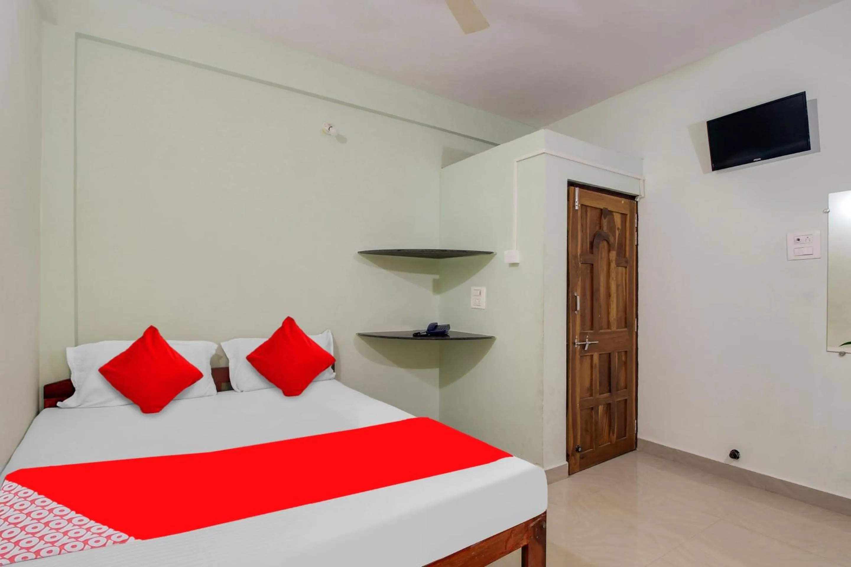 Bedroom, Bed in Hotel O K S Inn Hotel