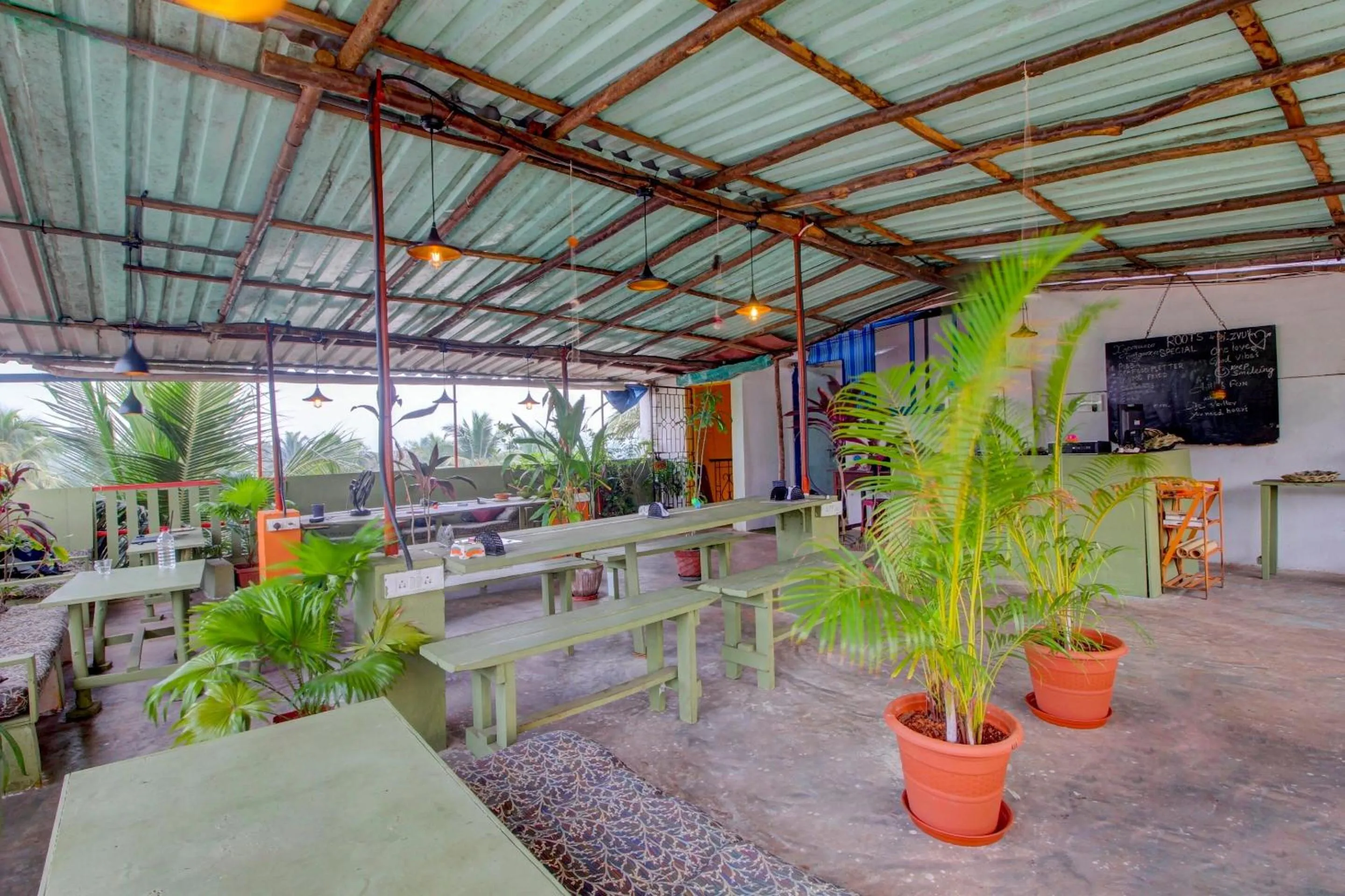 Restaurant/places to eat in Hotel O K S Inn Hotel