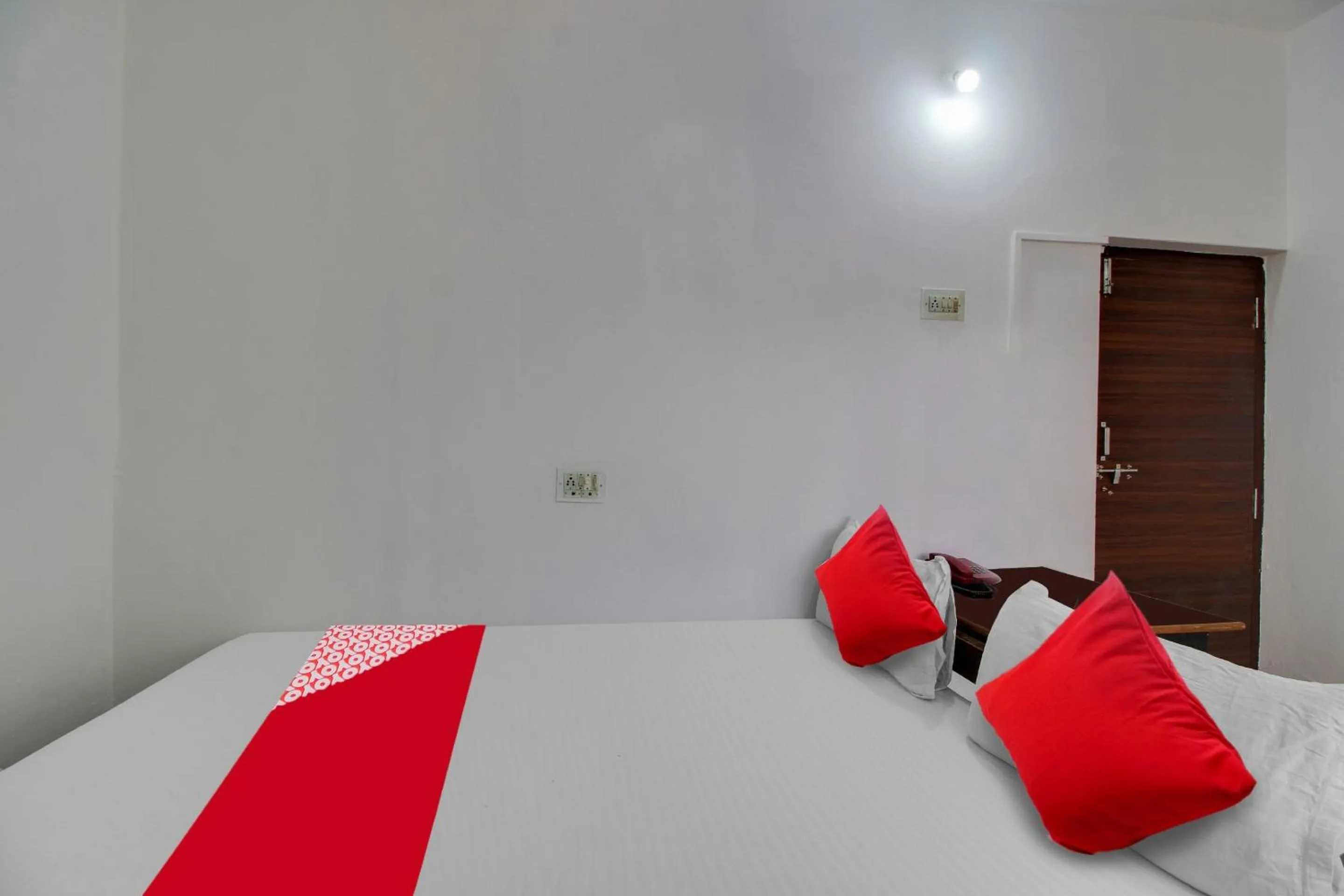 Bedroom, Bed in Hotel O K S Inn Hotel