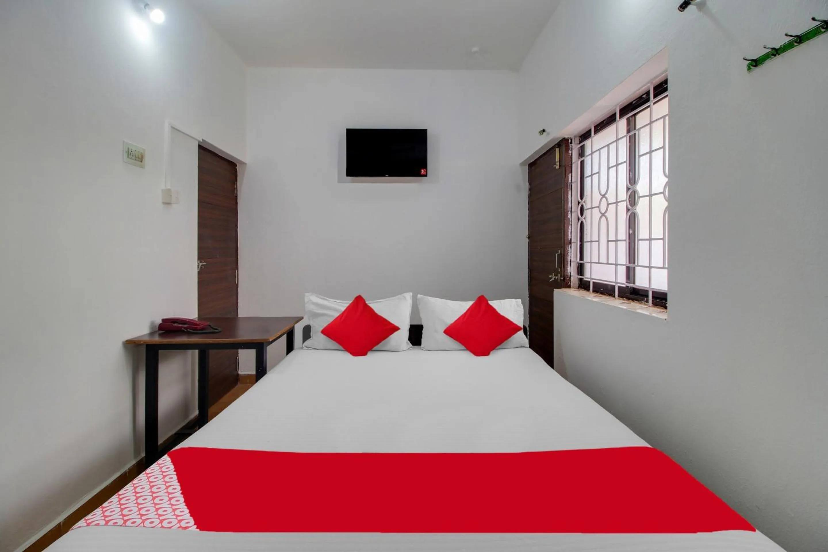 Bedroom, Bed in Hotel O K S Inn Hotel