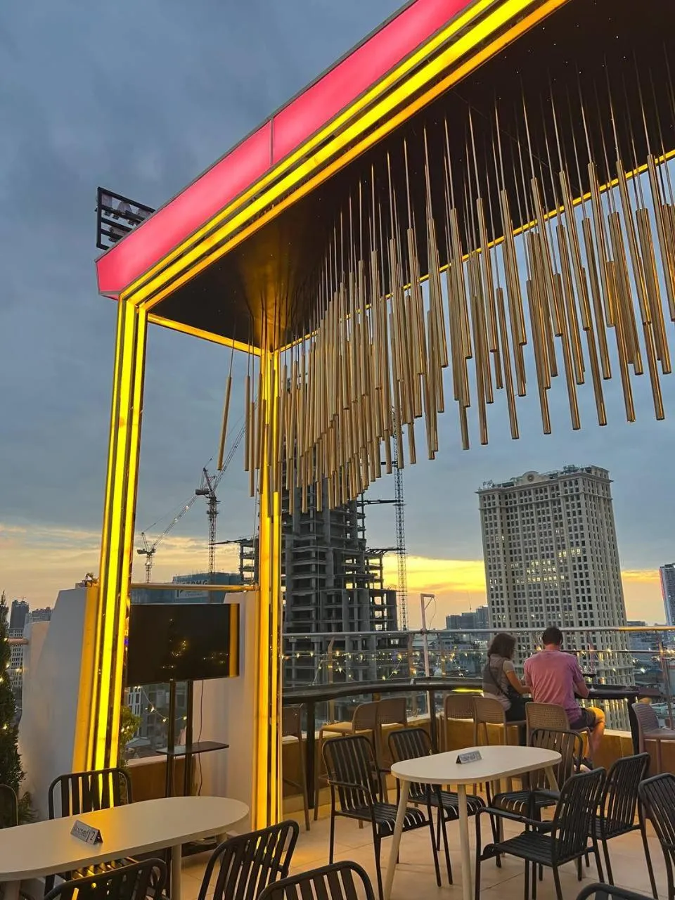 Restaurant/places to eat in Residence 110 (Hotel and Apartments)