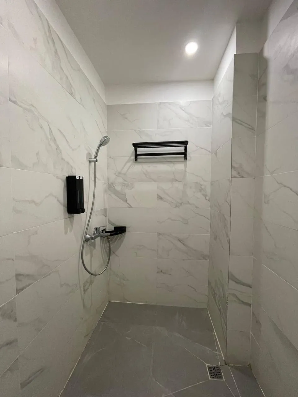 Bathroom in Residence 110 (Hotel and Apartments)