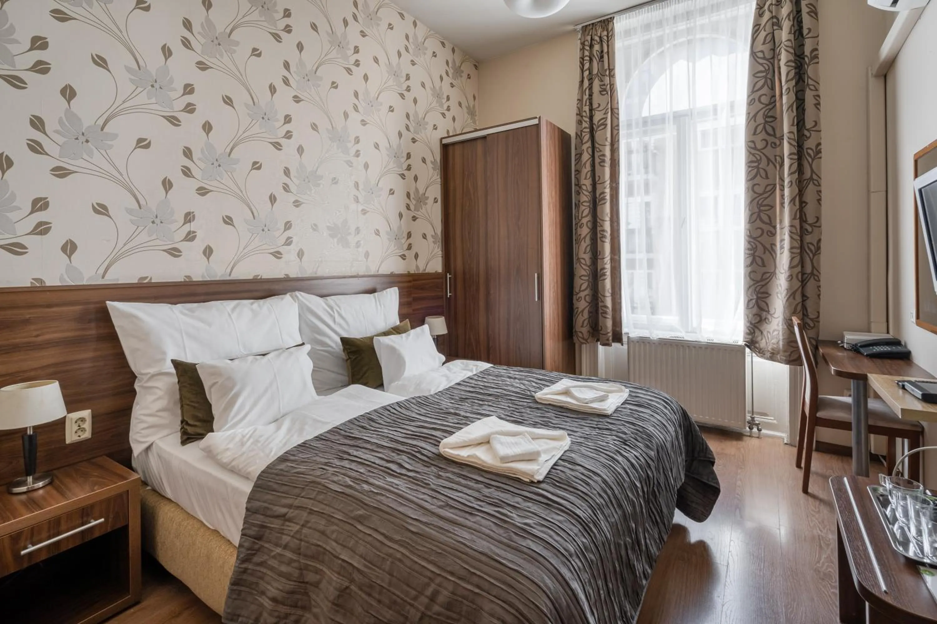 Bed in Elit Boutique Rooms- Best Location by BQA