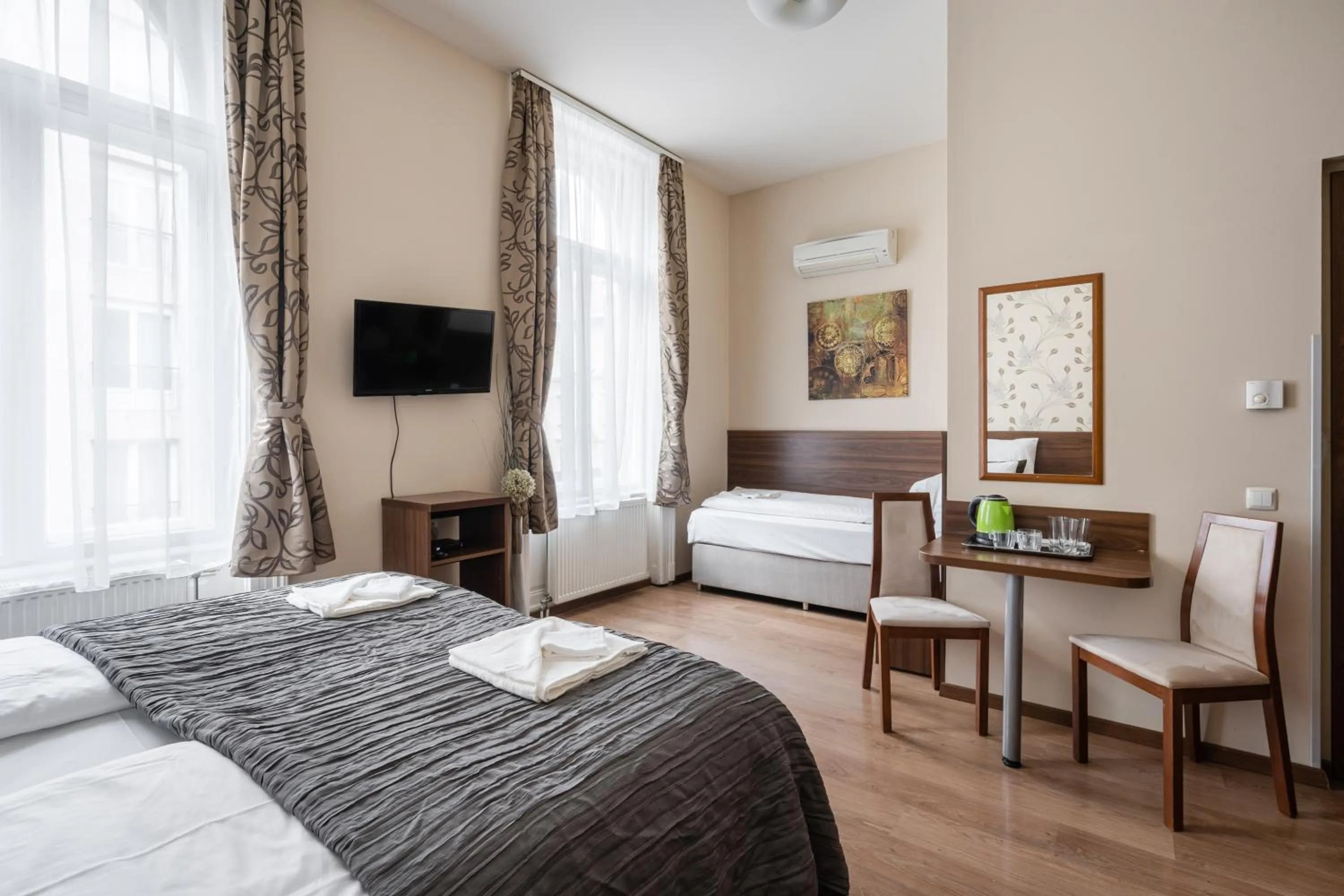 Bed in Elit Boutique Rooms- Best Location by BQA