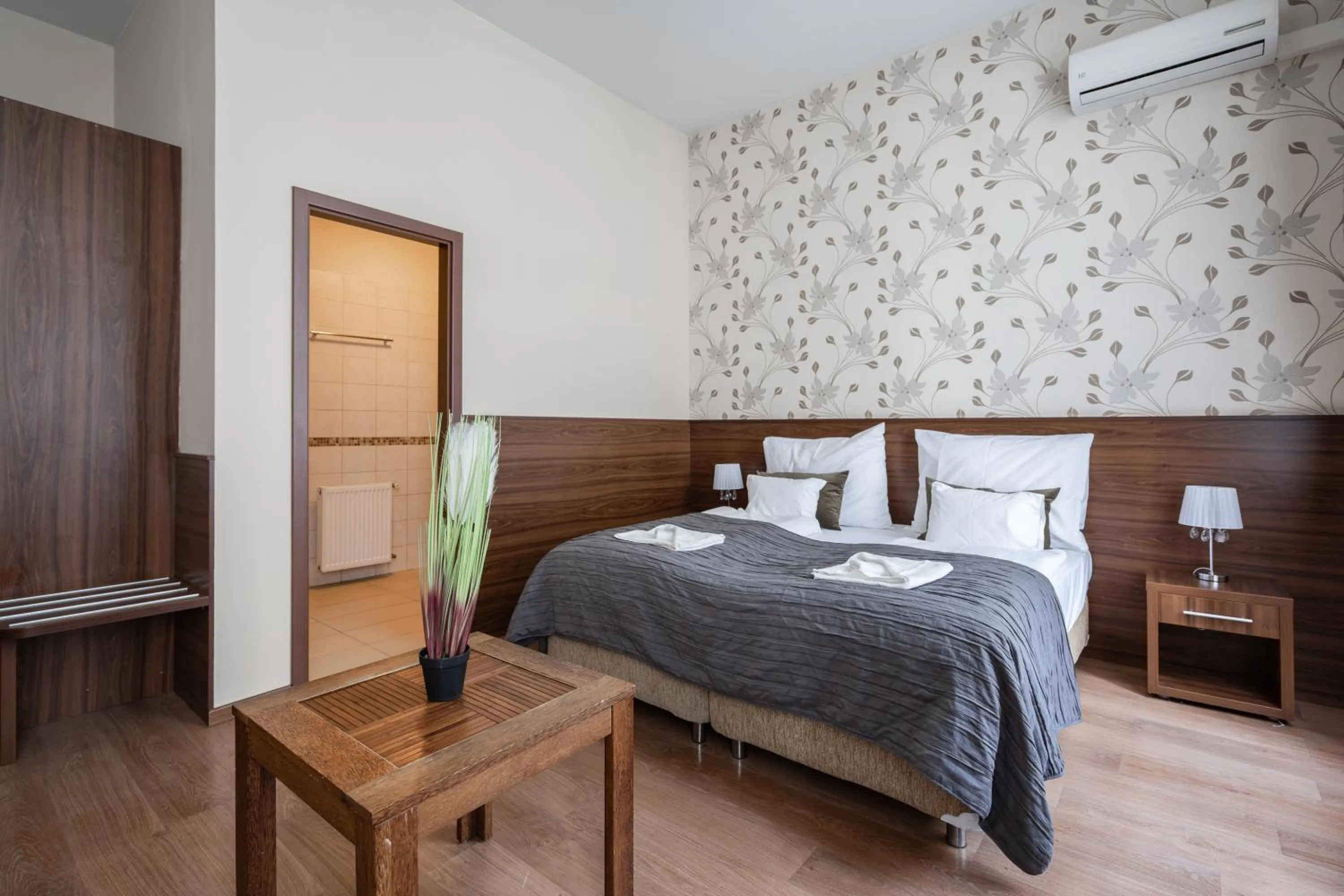 Bed in Elit Boutique Rooms- Best Location by BQA