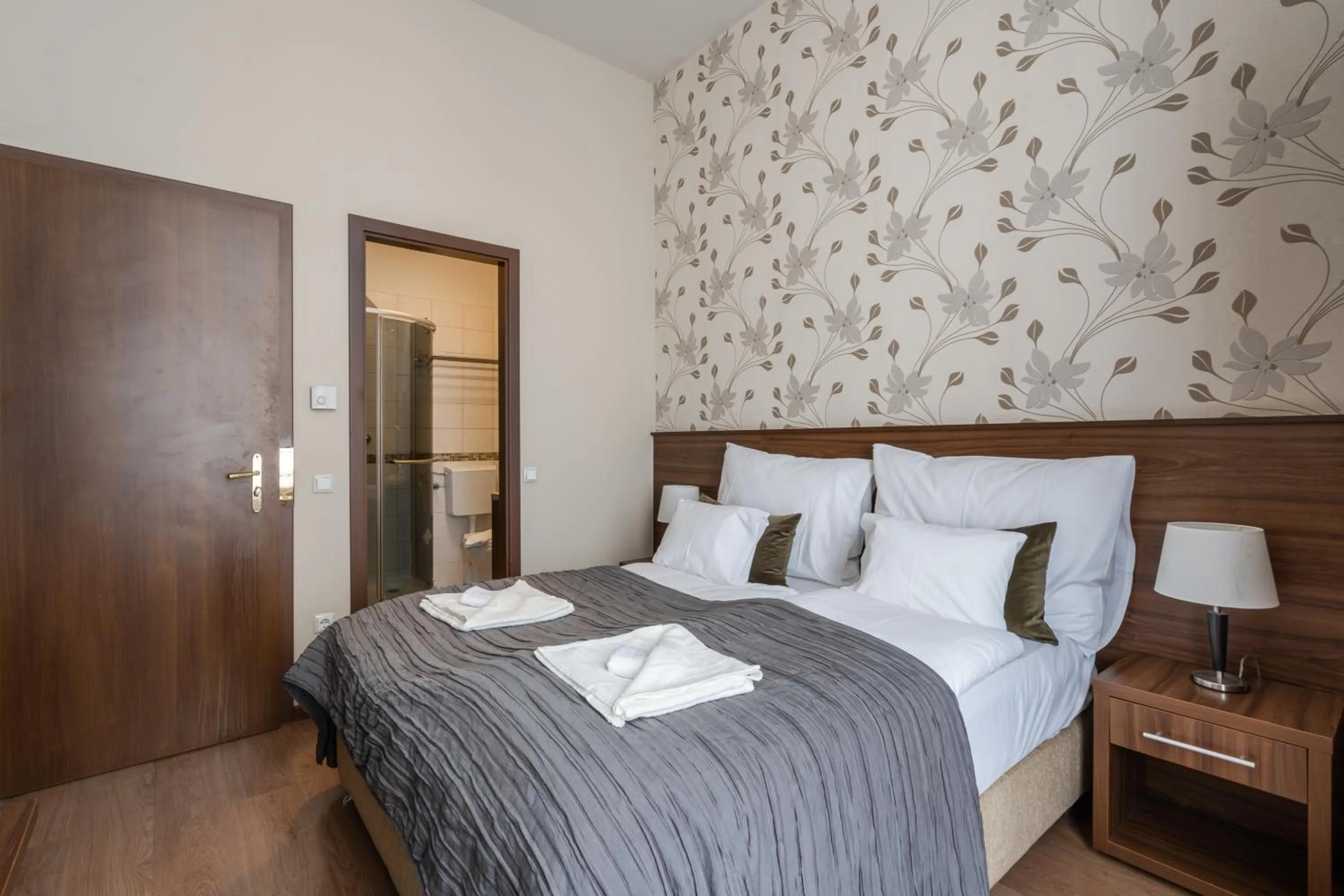 Bed in Elit Boutique Rooms- Best Location by BQA