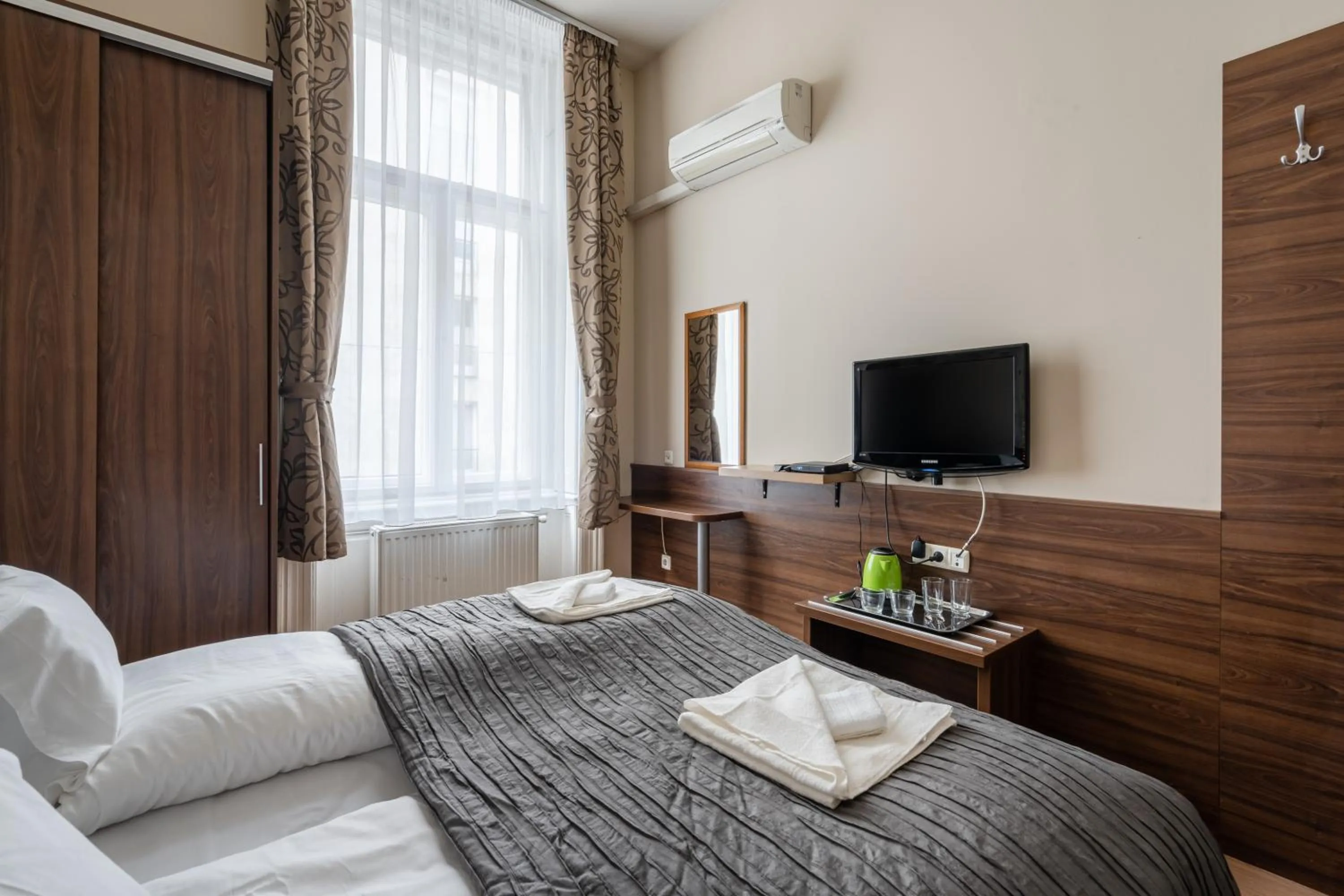 Bed in Elit Boutique Rooms- Best Location by BQA