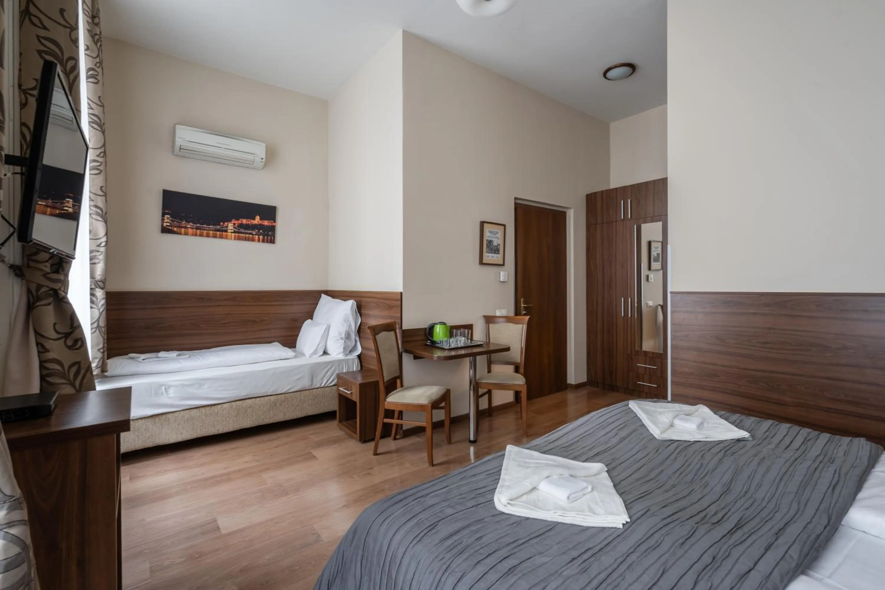 Bed in Elit Boutique Rooms- Best Location by BQA