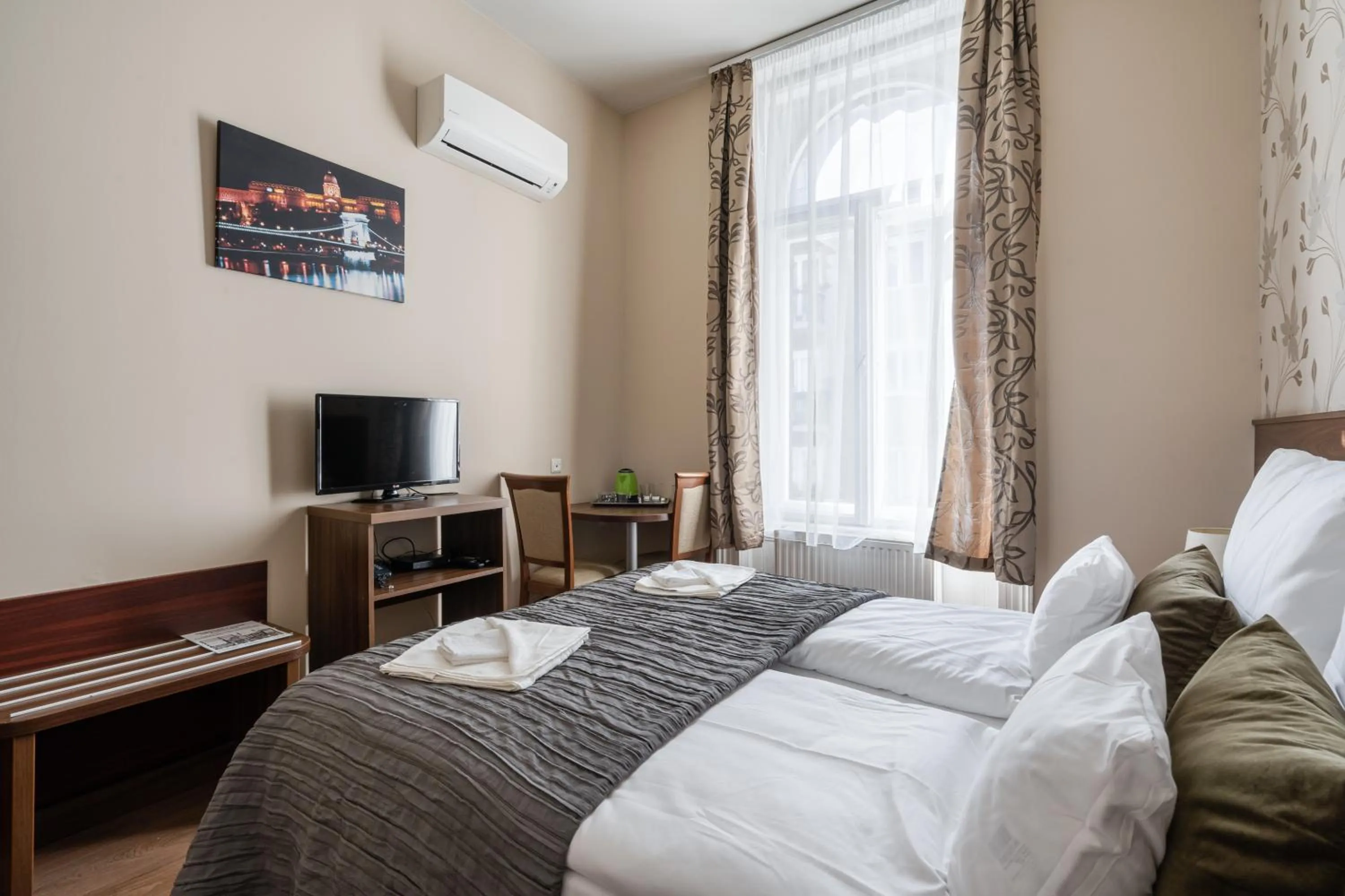 Bed in Elit Boutique Rooms- Best Location by BQA