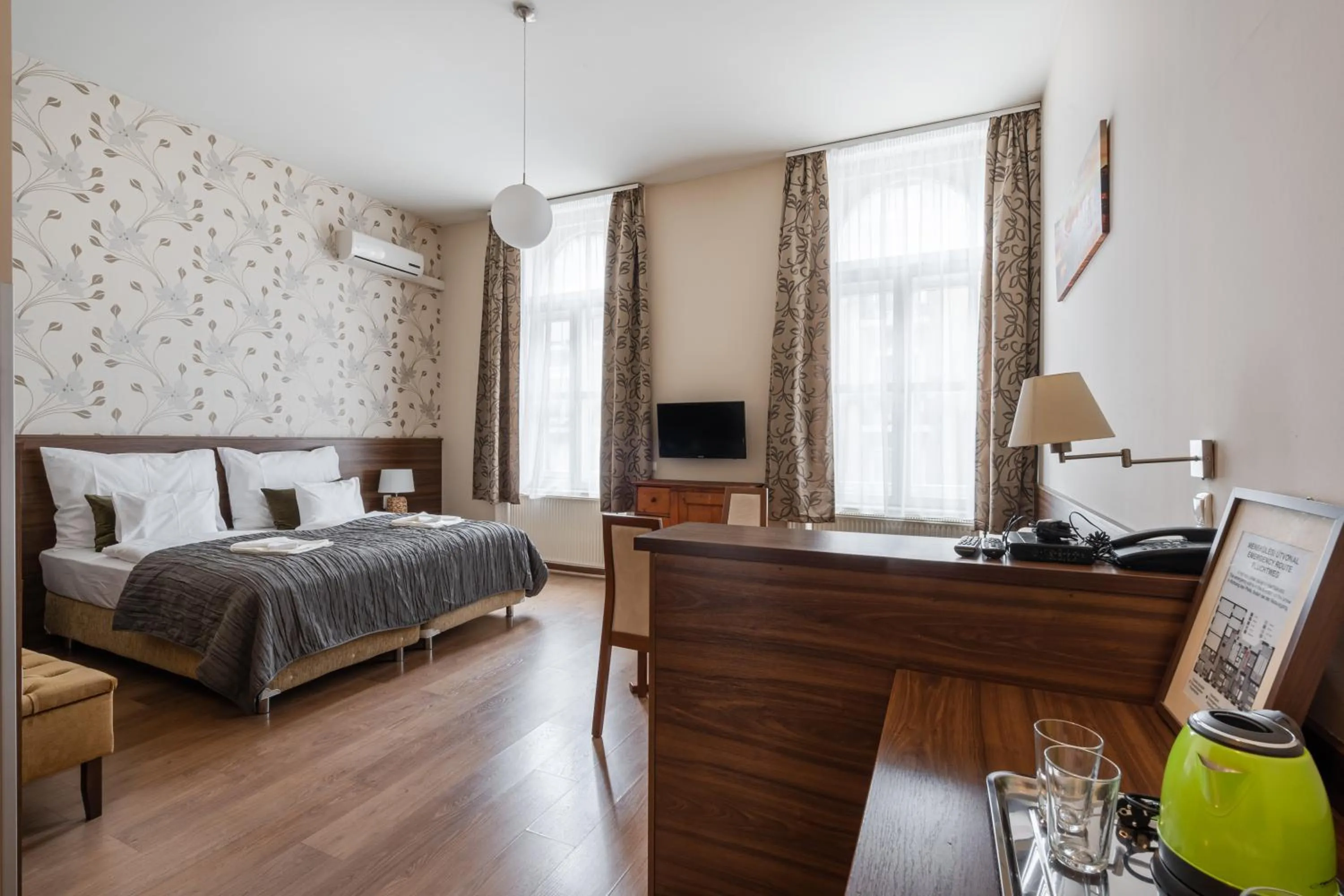 Bed in Elit Boutique Rooms- Best Location by BQA