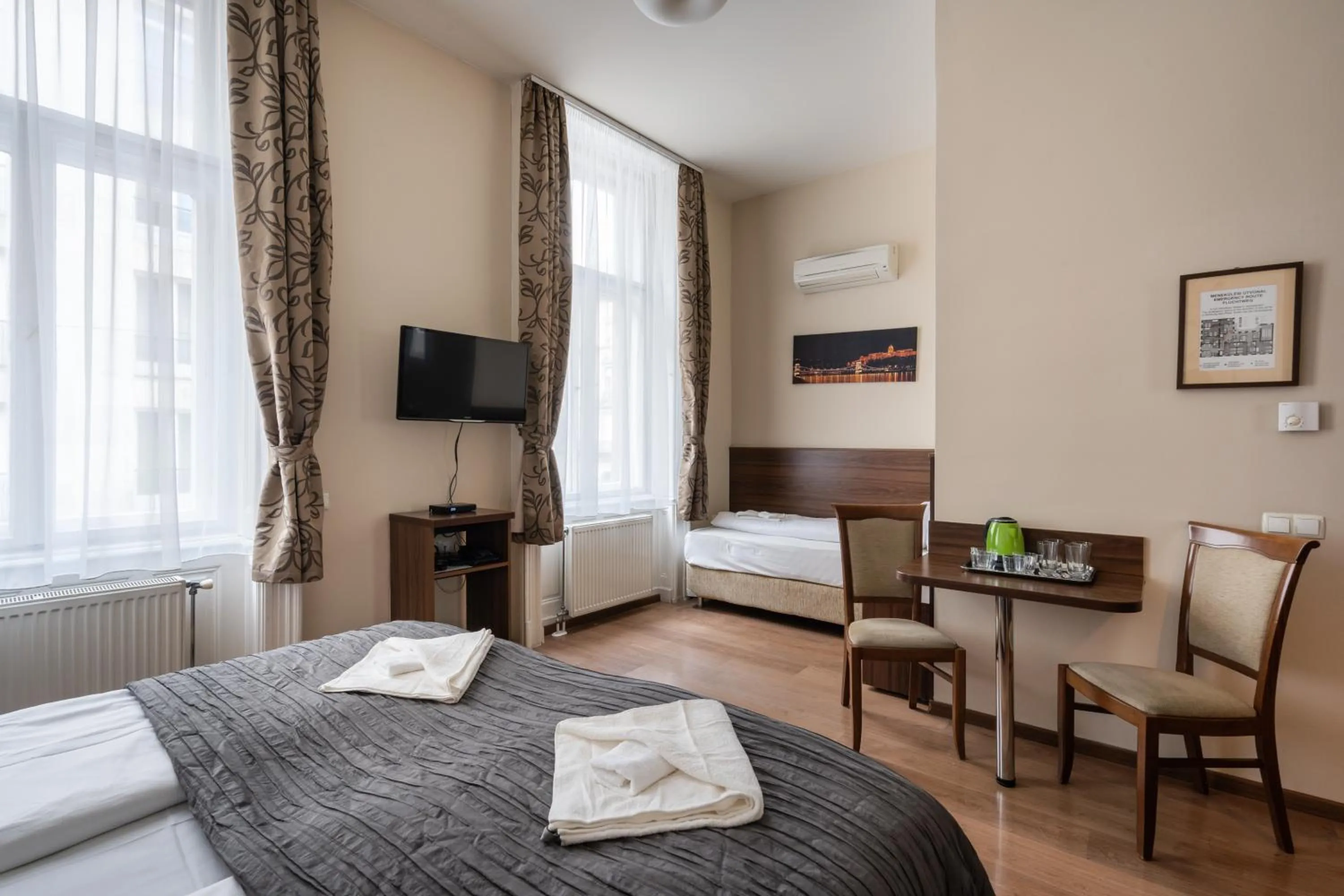 Bed in Elit Boutique Rooms- Best Location by BQA