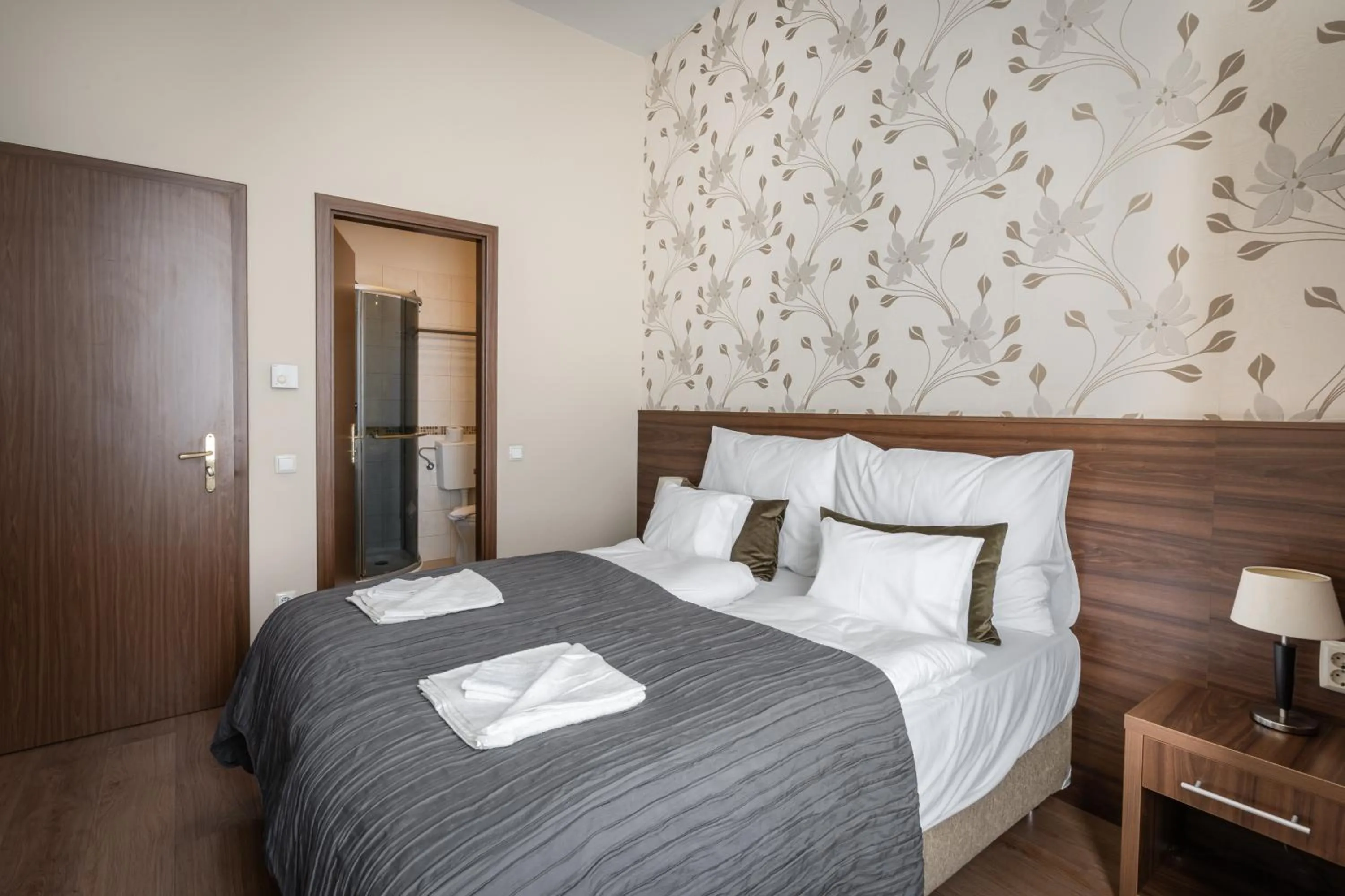 Bed in Elit Boutique Rooms- Best Location by BQA