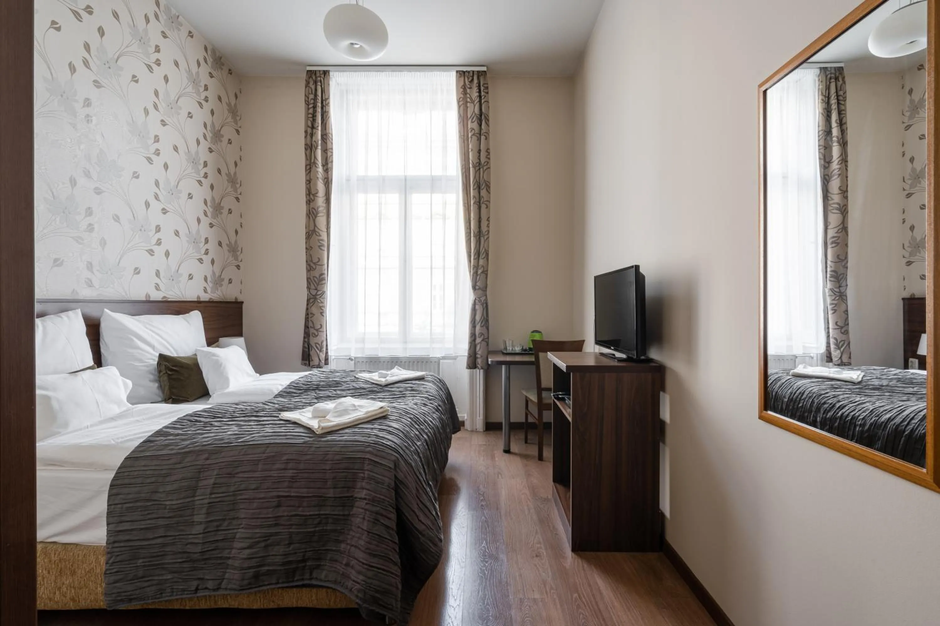 Bed in Elit Boutique Rooms- Best Location by BQA