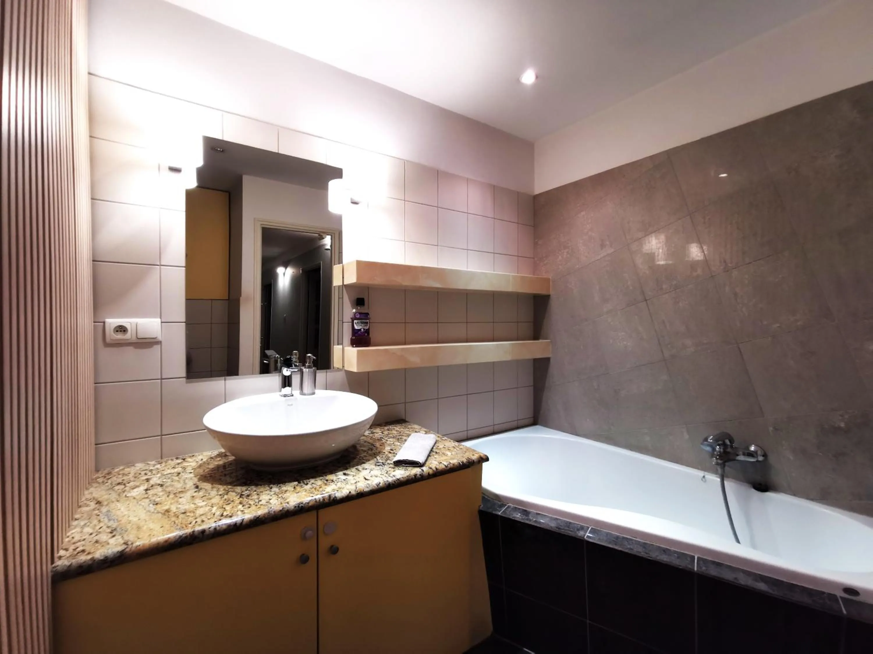 Bathroom in NOŻOWNICZA Apartment ~ Self Check-In 24h ~ Lift