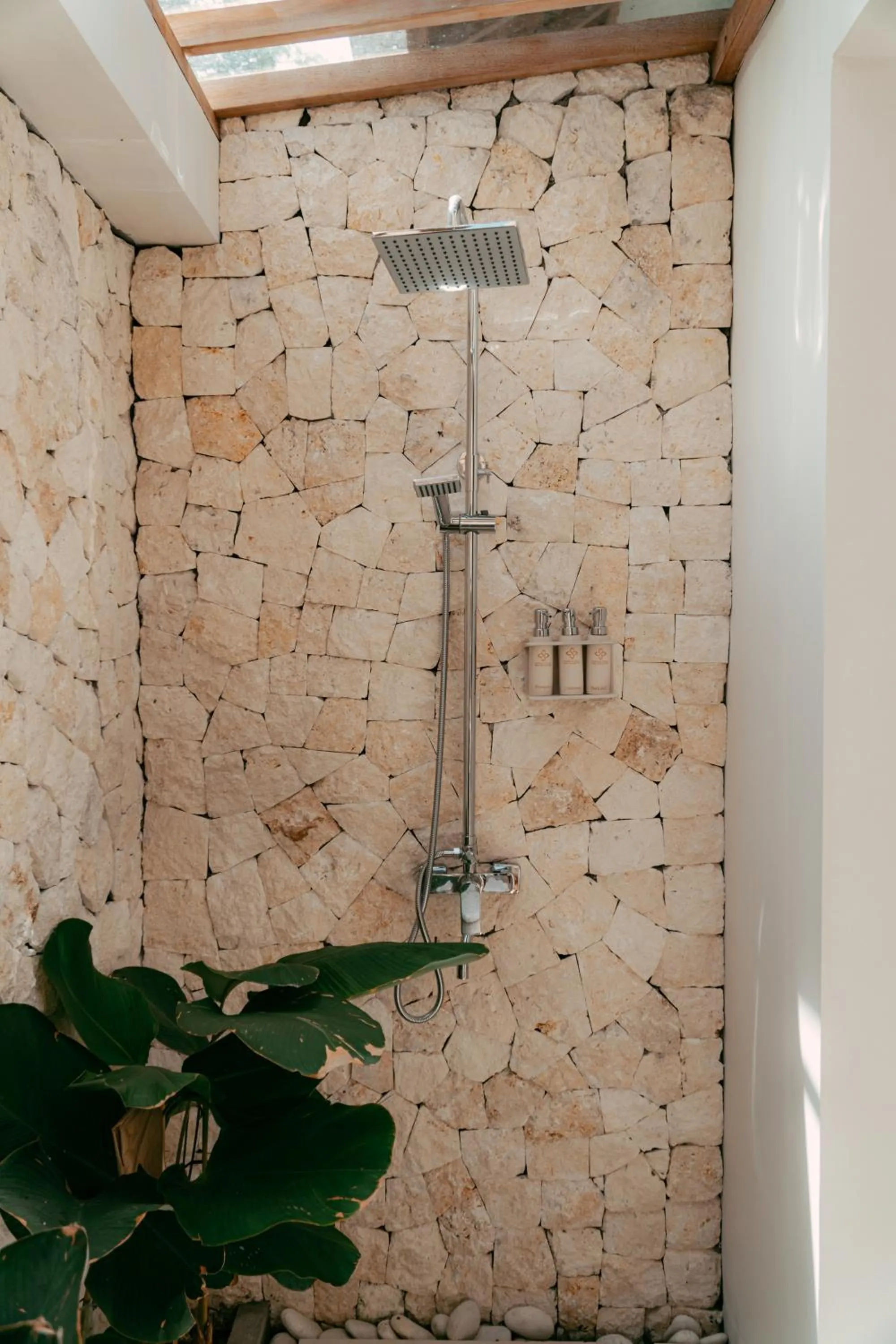 Shower in Sanjula Uluwatu