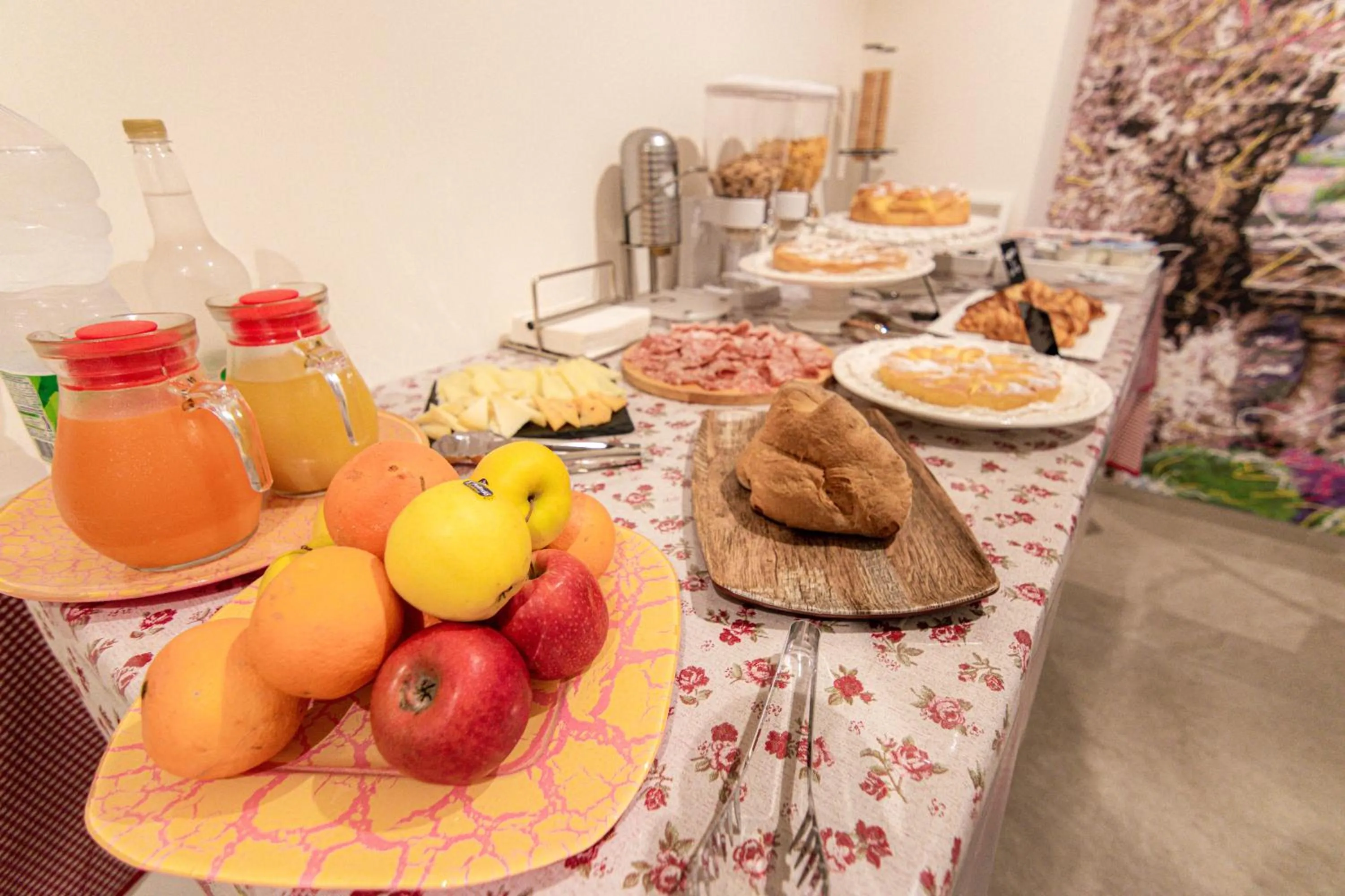 Buffet breakfast in Profumi di Primavera Luxury Rooms & Suite