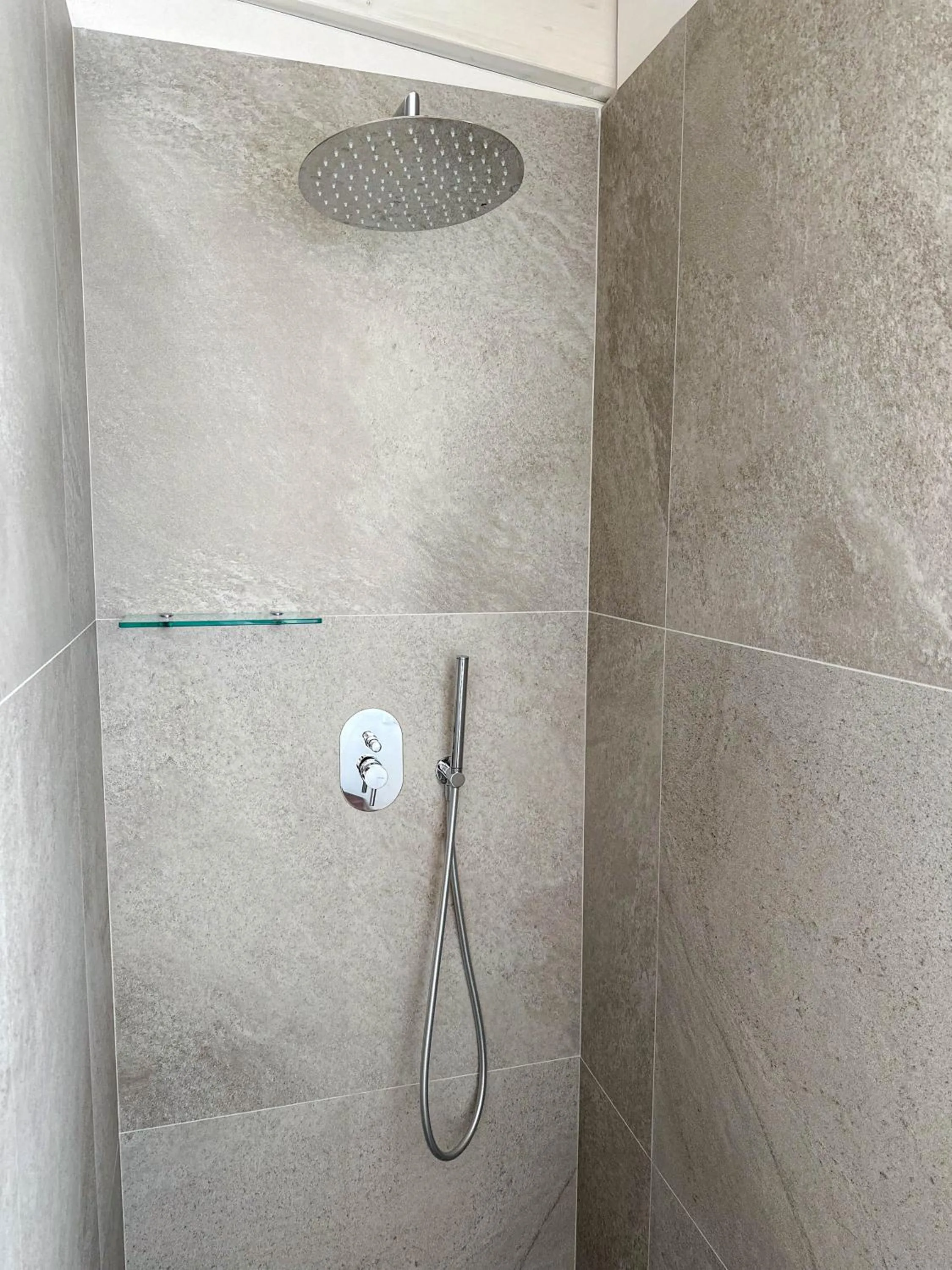 Shower in Profumi di Primavera Luxury Rooms & Suite