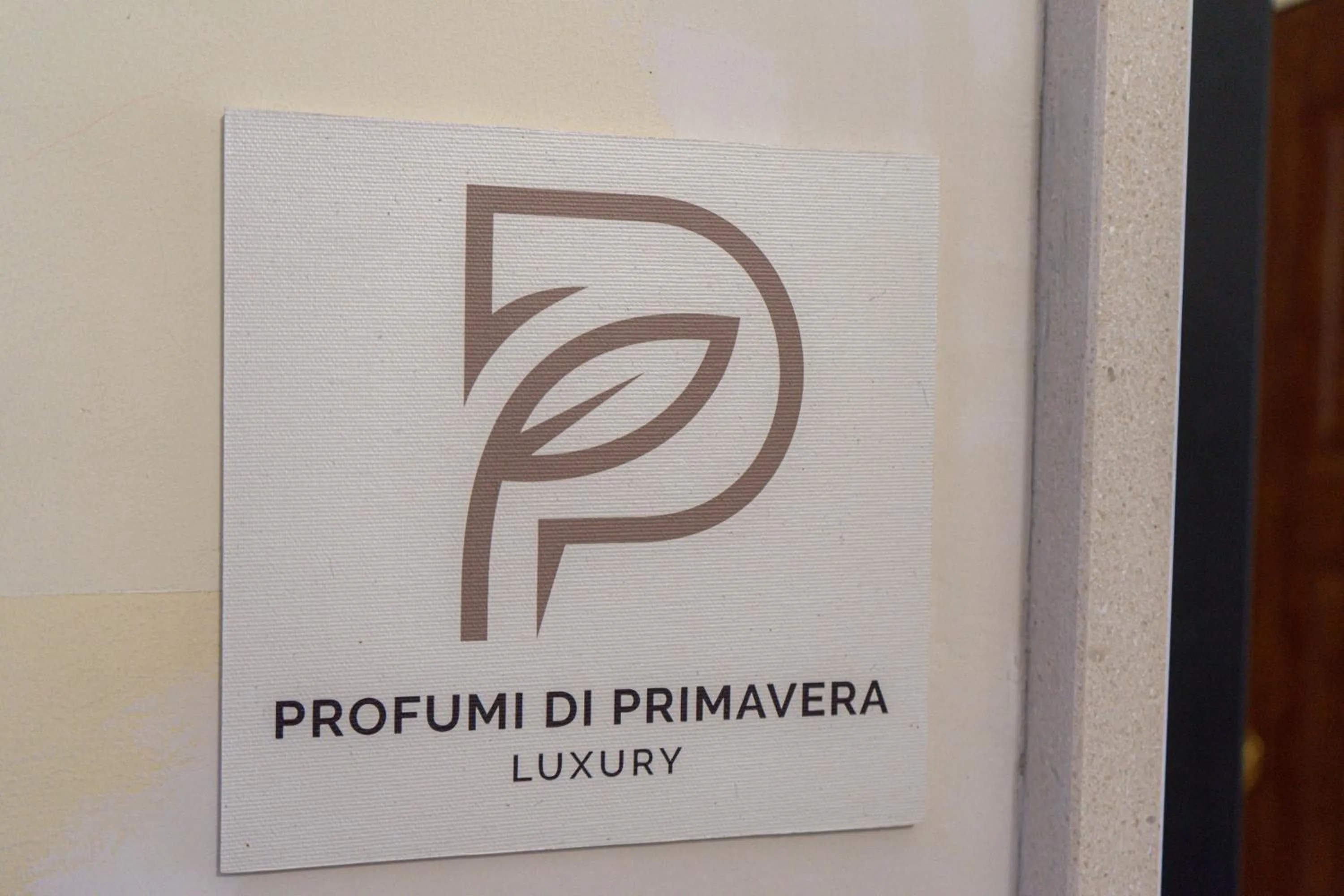 Logo/Certificate/Sign in Profumi di Primavera Luxury Rooms & Suite