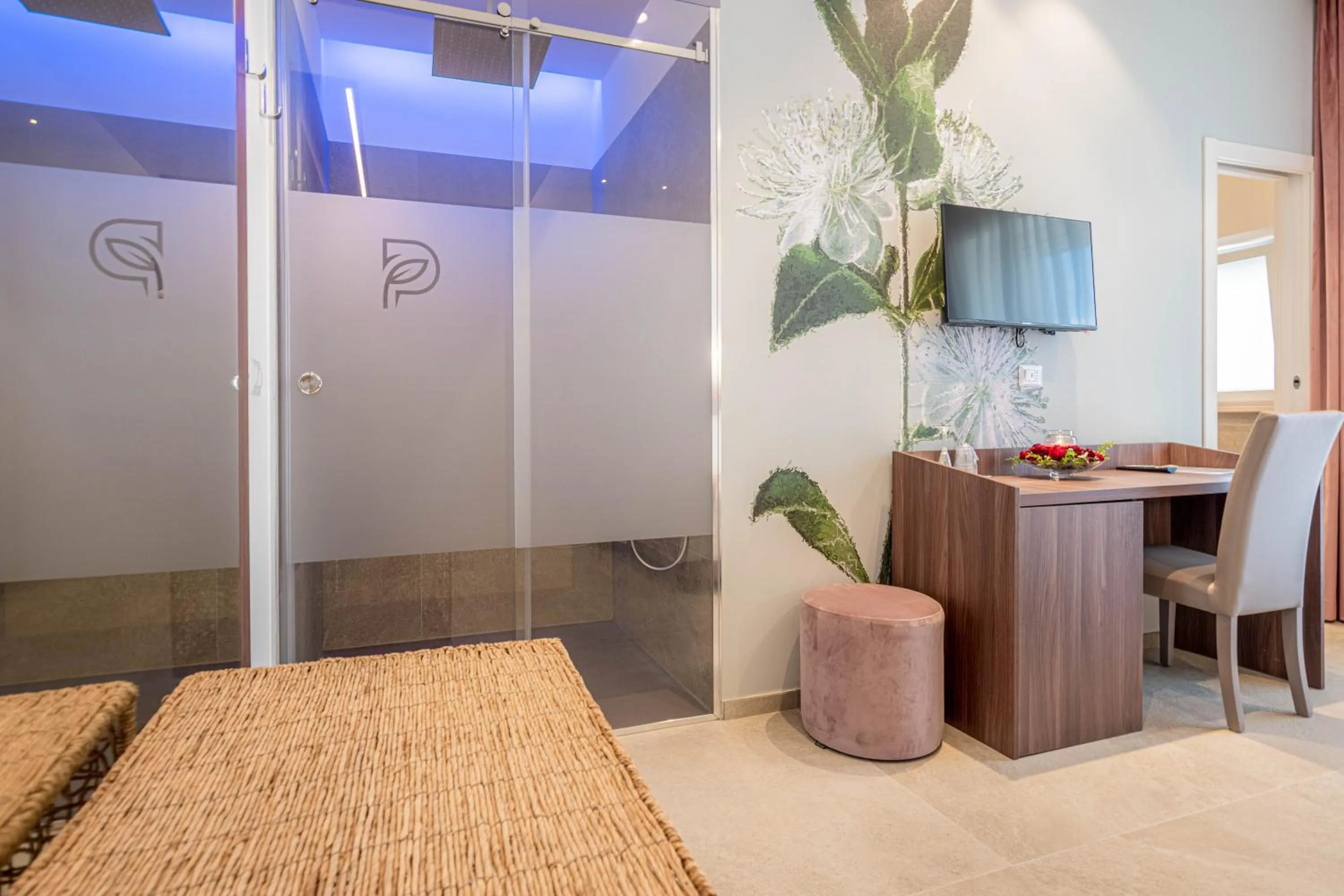 Shower in Profumi di Primavera Luxury Rooms & Suite