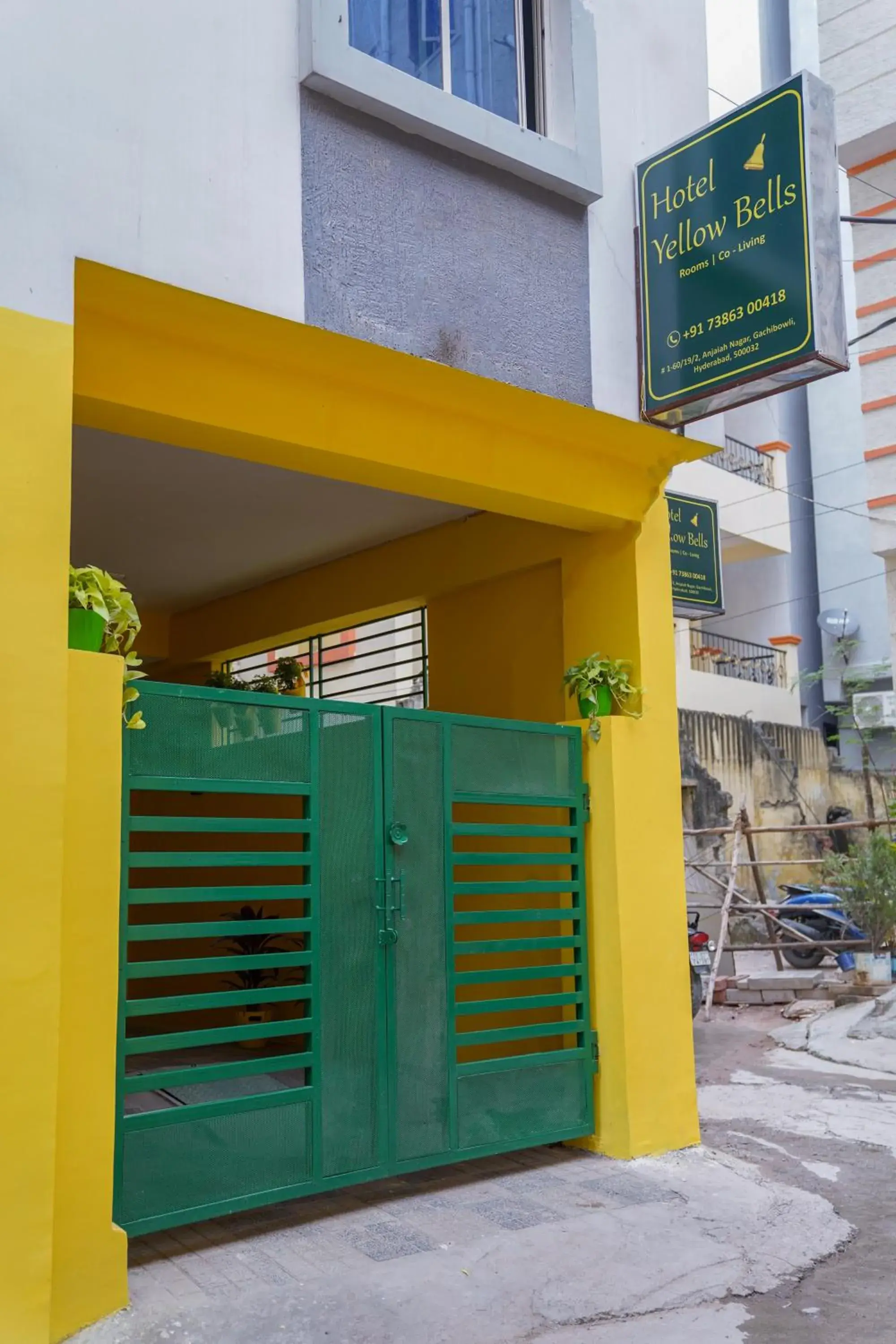 Property building in Hotel Yellow Bells Property building in Hotel Yellow Bells