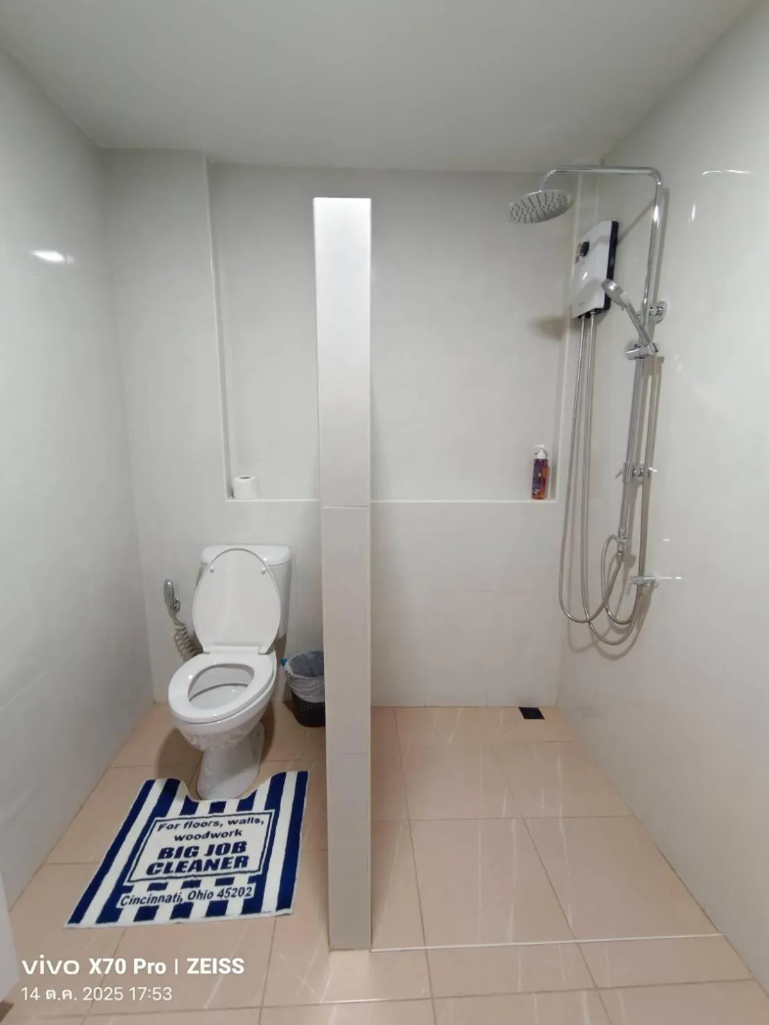 Toilet in Da-Kanda Boutique