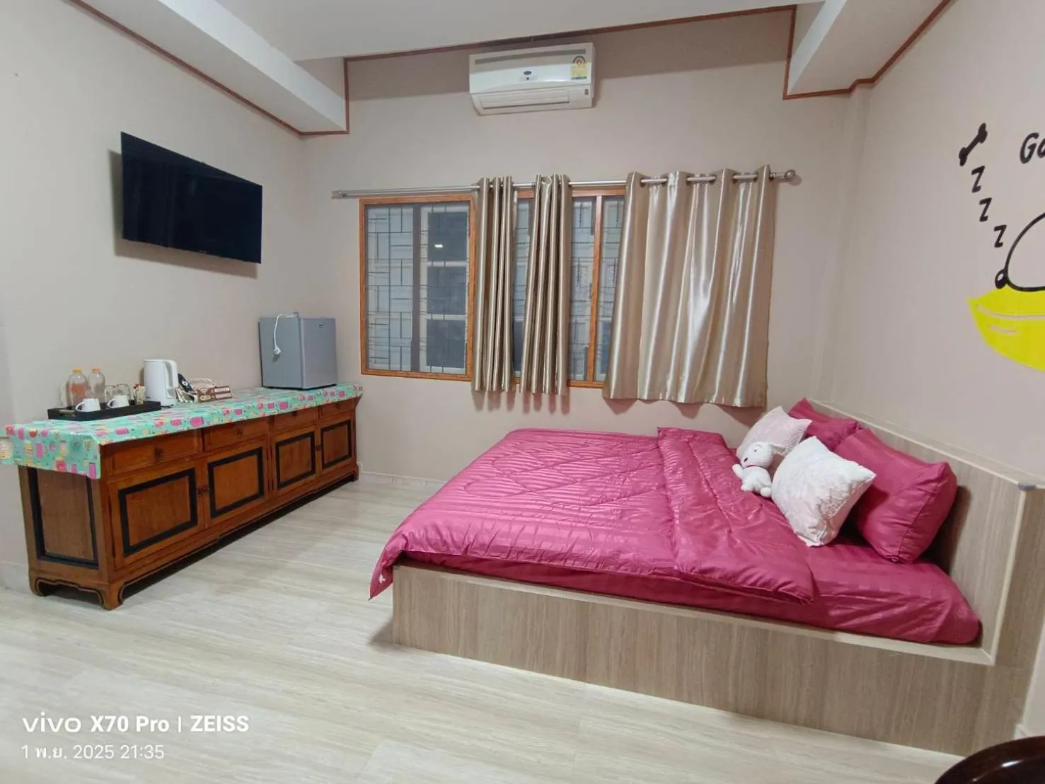 Bedroom, Bed in Da-Kanda Boutique