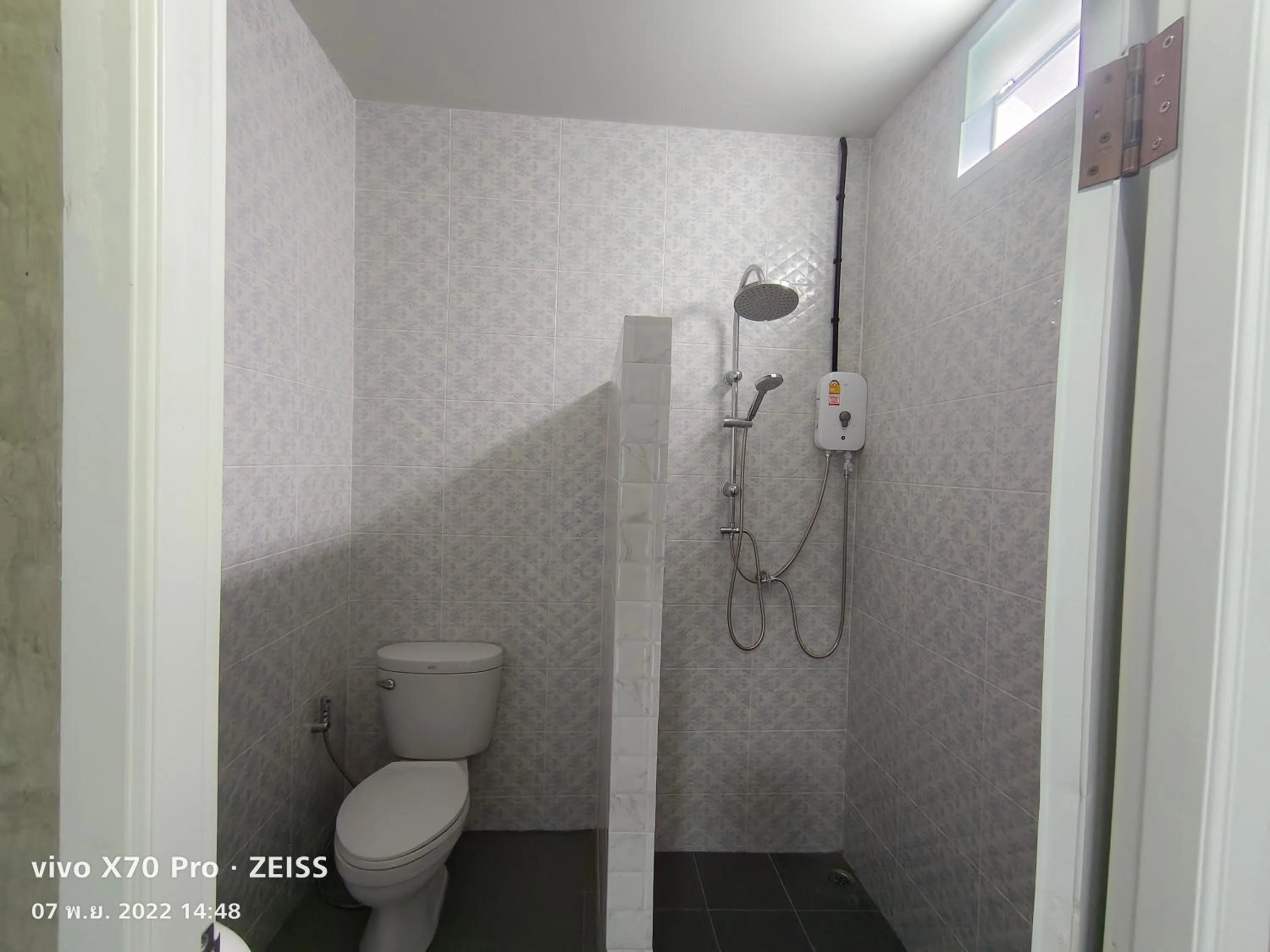 Shower in Da-Kanda Boutique