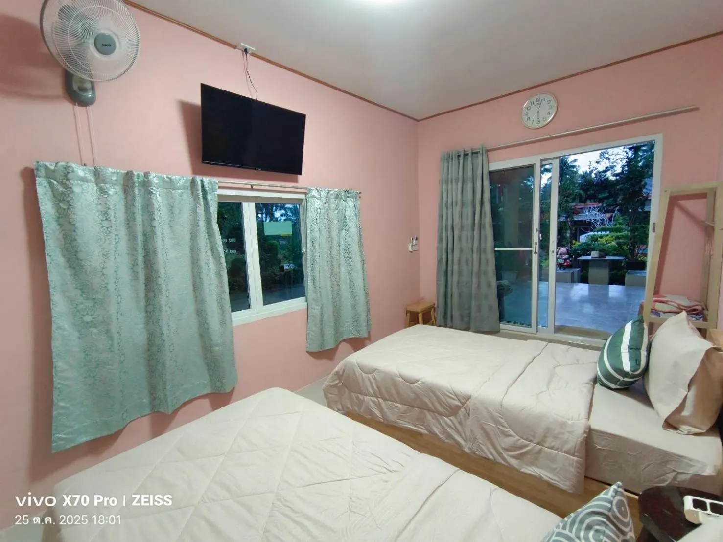 Bedroom, Bed in Da-Kanda Boutique