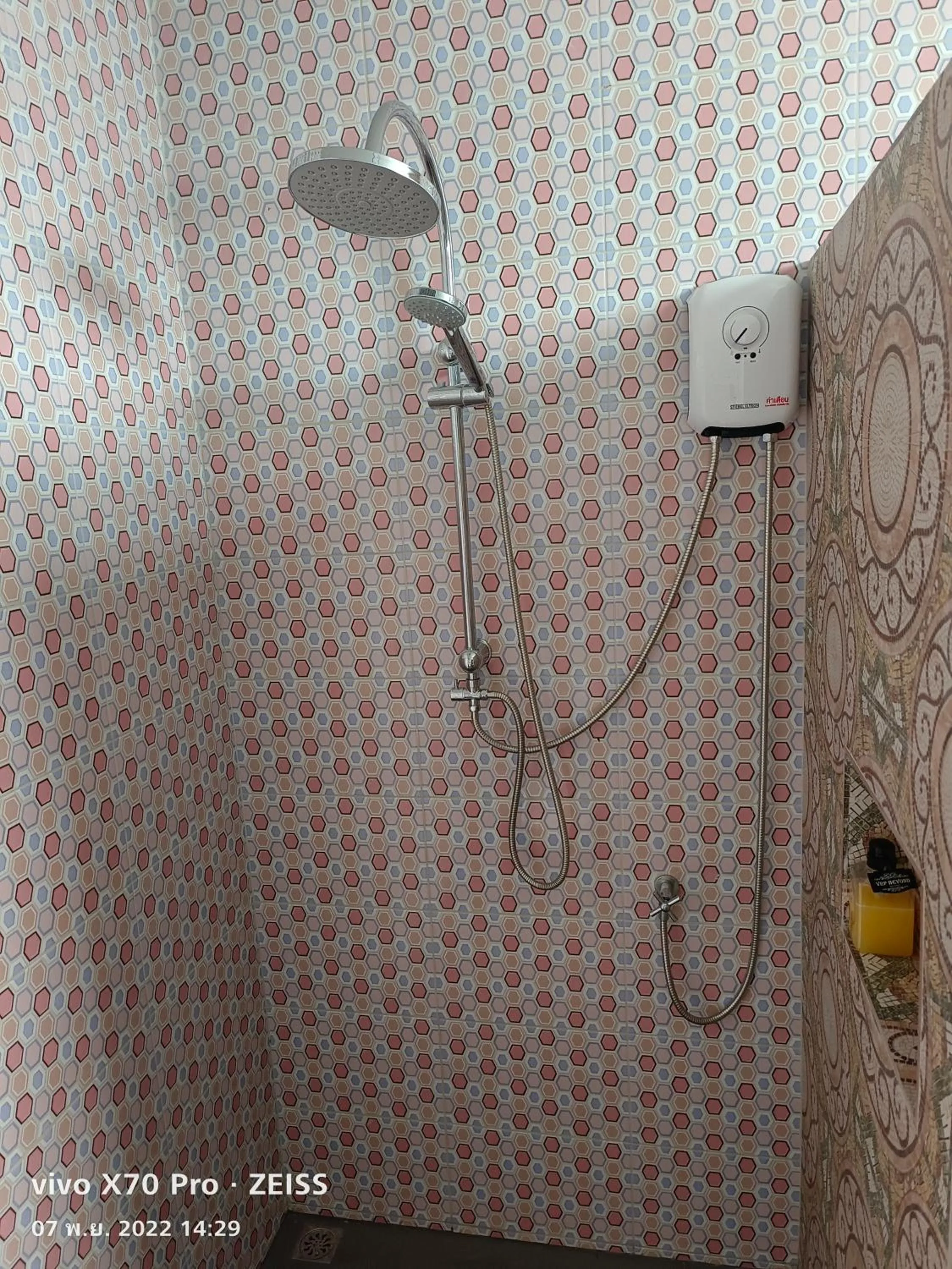 Shower in Da-Kanda Boutique