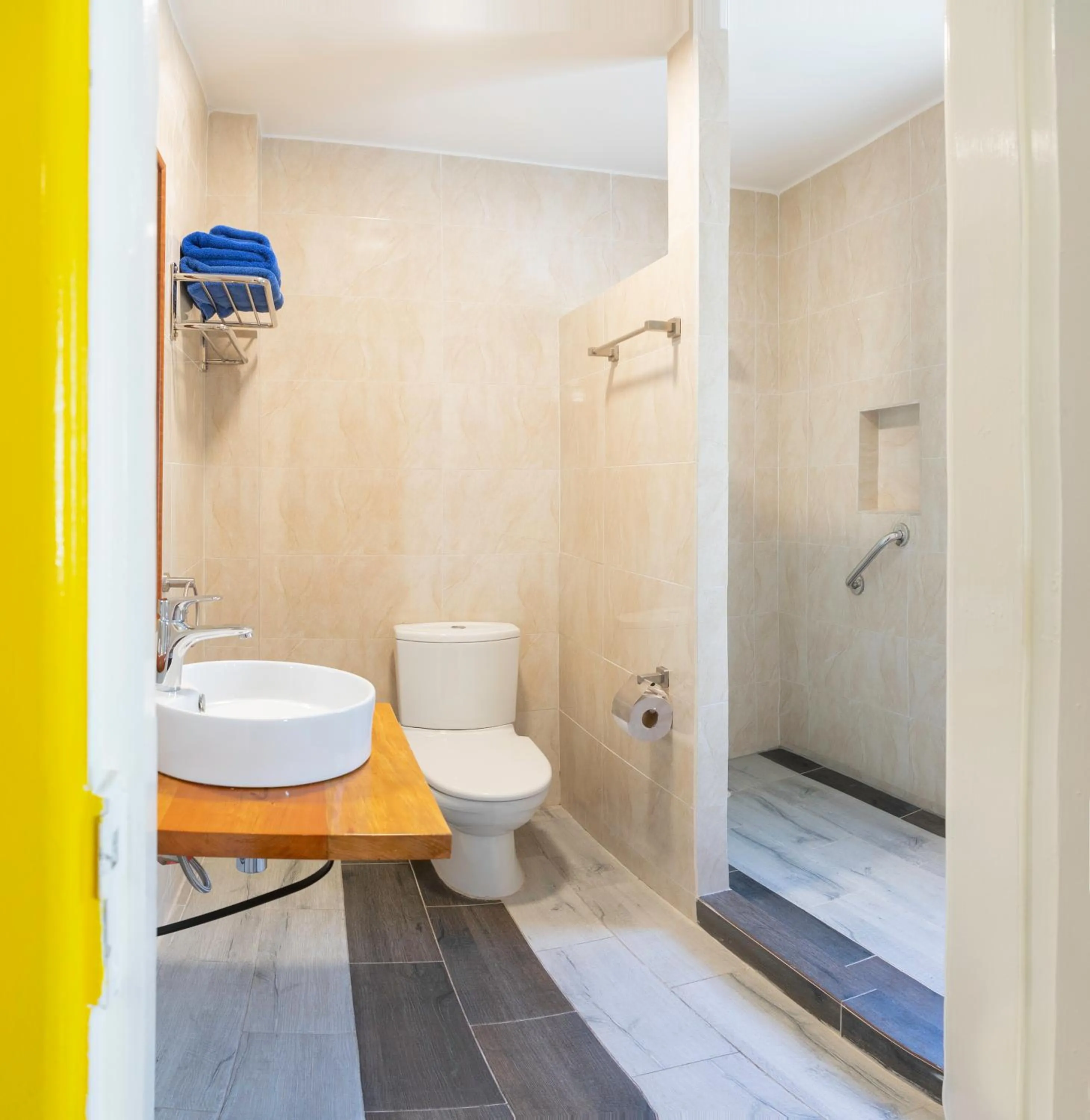 Shower in Hostal Rio Amazonas