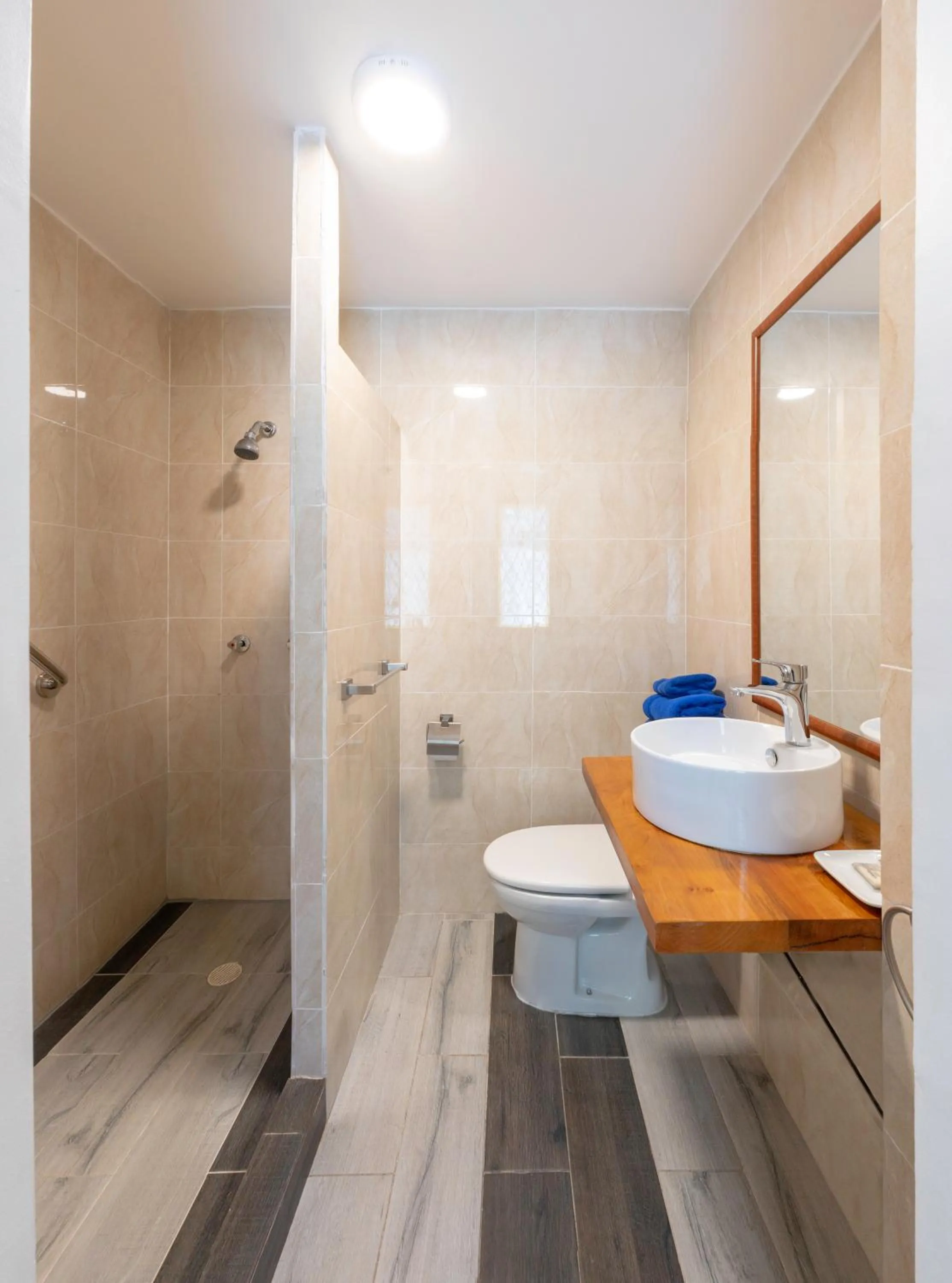 Shower in Hostal Rio Amazonas