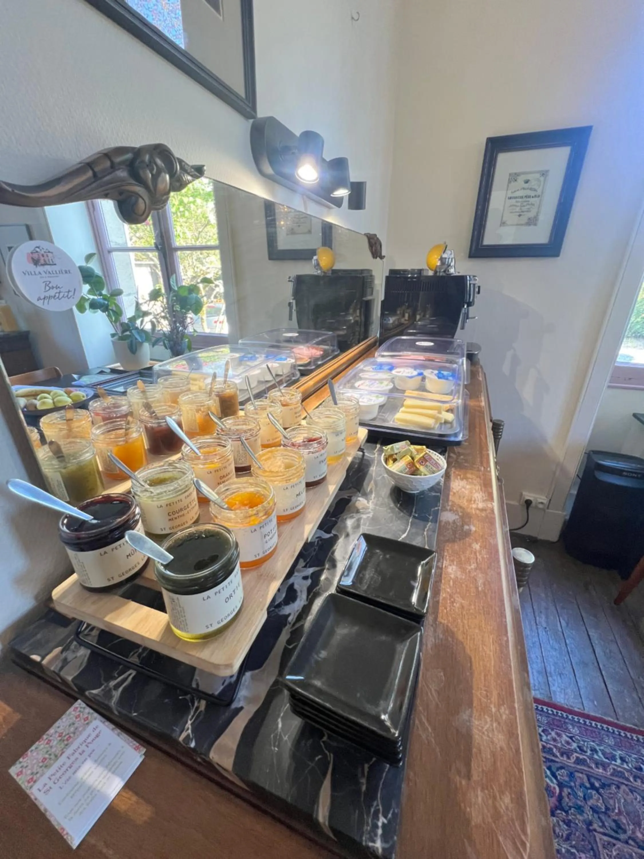 Breakfast in Villa Vallière bed&breakfast