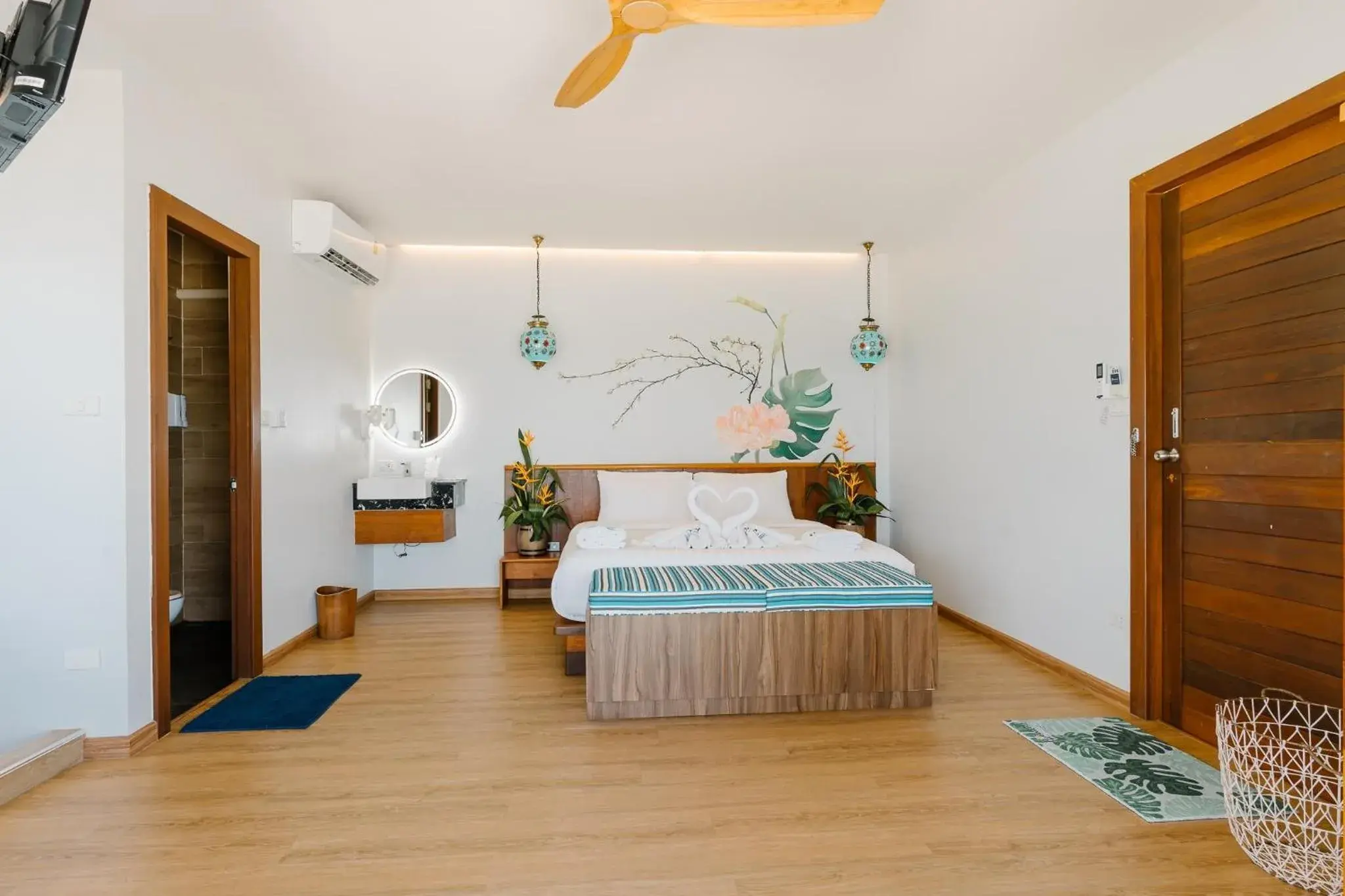 Photo of the whole room, Bed in Diamond Beach Resort Photo of the whole room, Bed in Diamond Beach Resort