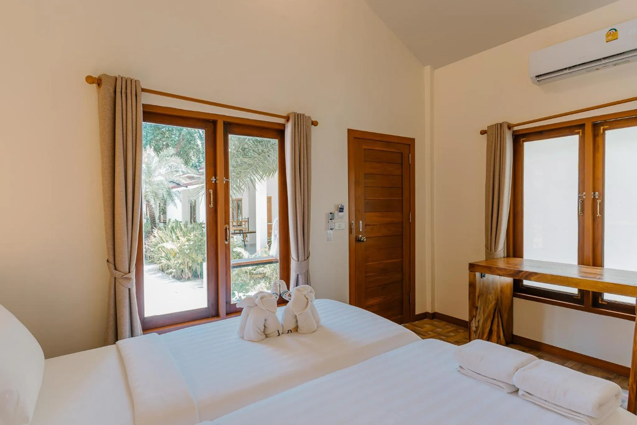 View (from property/room), Bed in Diamond Beach Resort