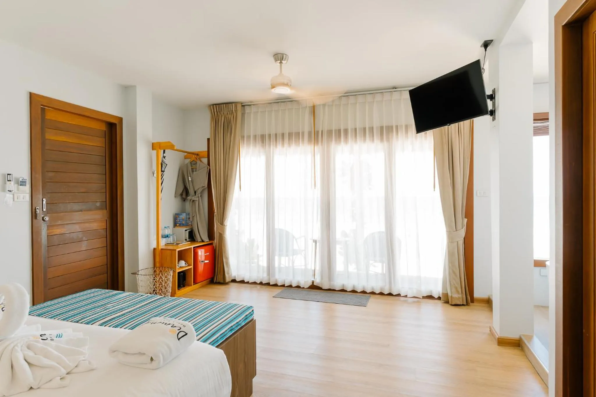 Bedroom, Bed in Diamond Beach Resort