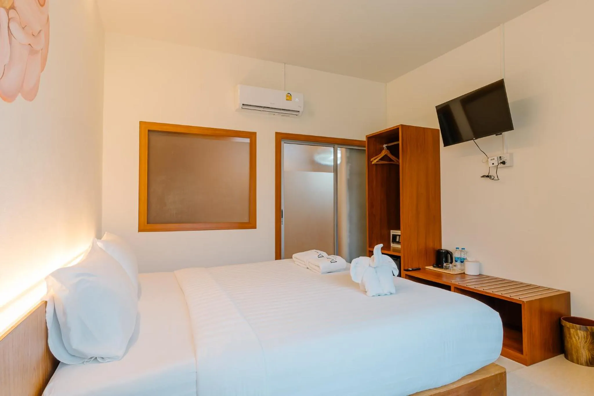 TV and multimedia, Bed in Diamond Beach Resort