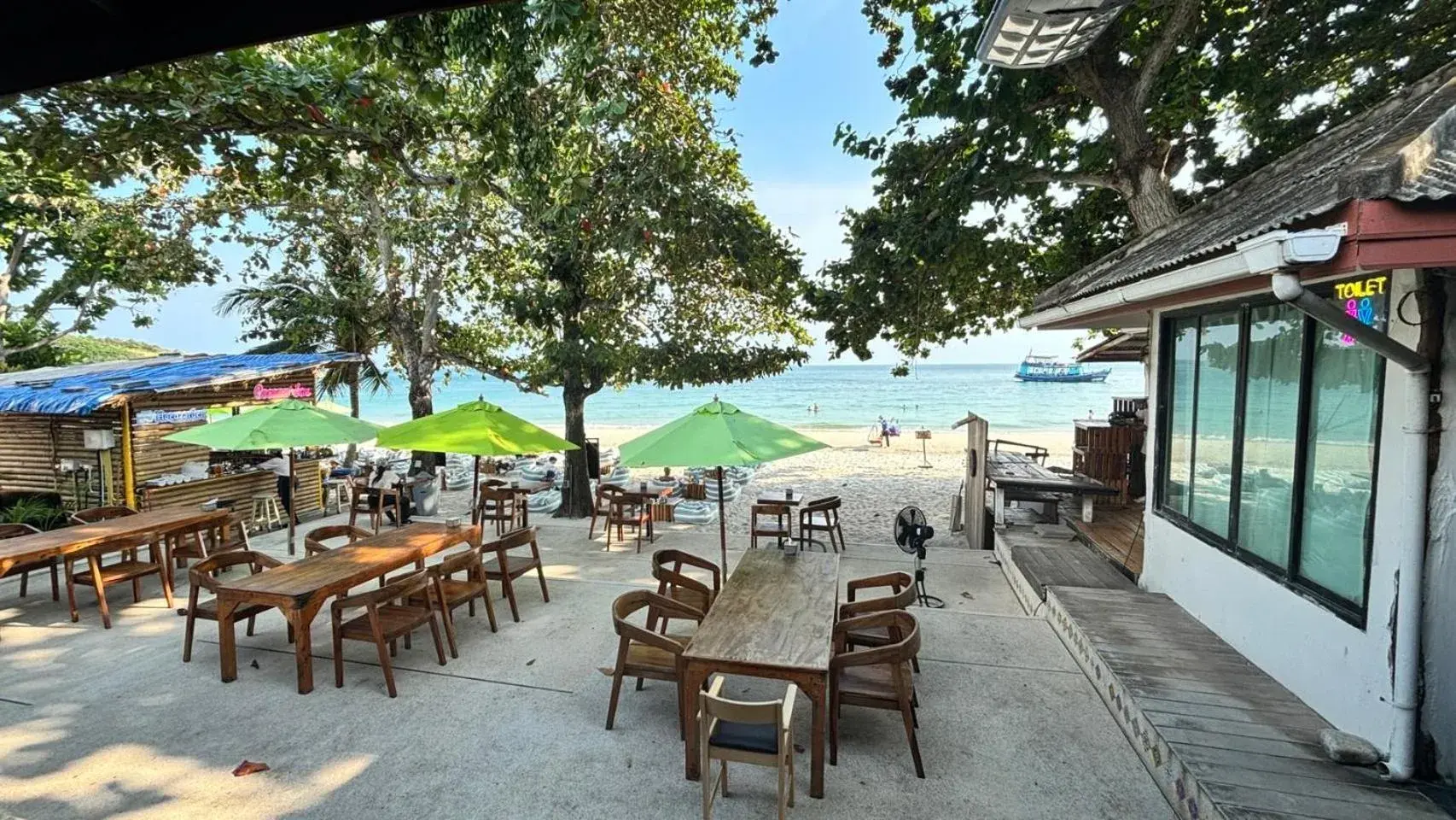 Facade/entrance in Diamond Beach Resort Facade/entrance in Diamond Beach Resort