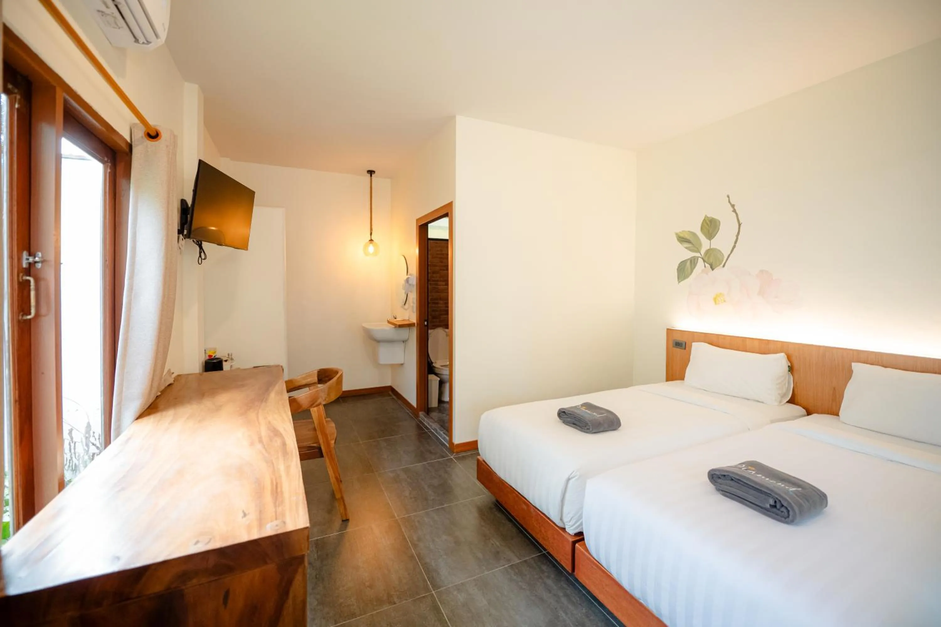 Photo of the whole room, Bed in Diamond Beach Resort