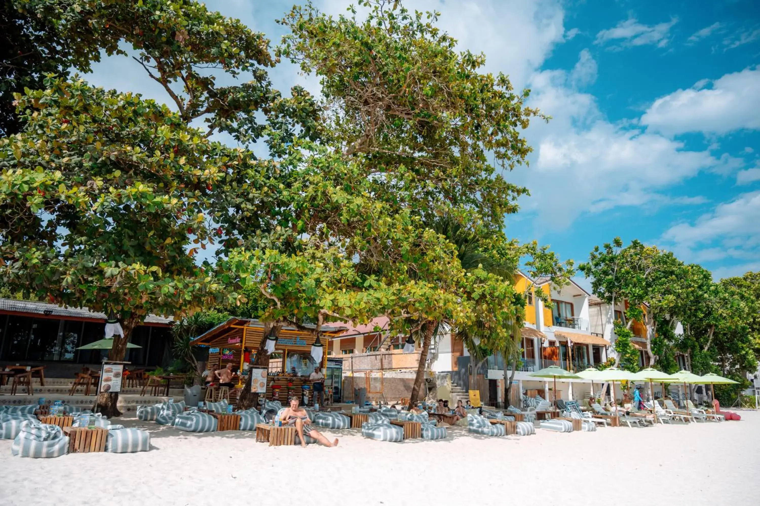 Restaurant/places to eat in Diamond Beach Resort Restaurant/places to eat in Diamond Beach Resort